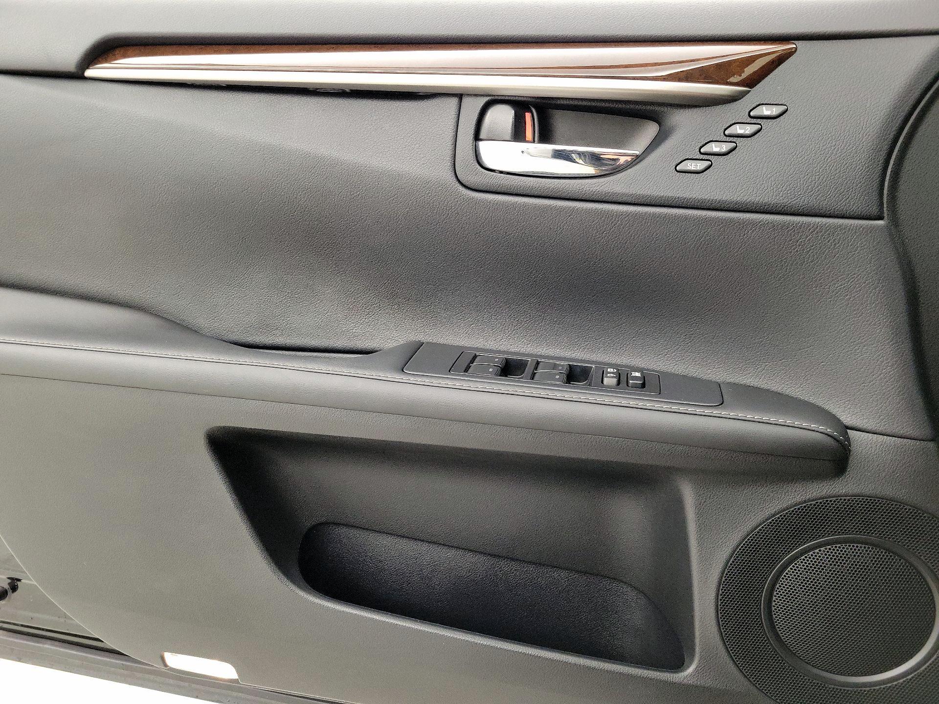 Thumbnail: 2015 Lexus ES - 12