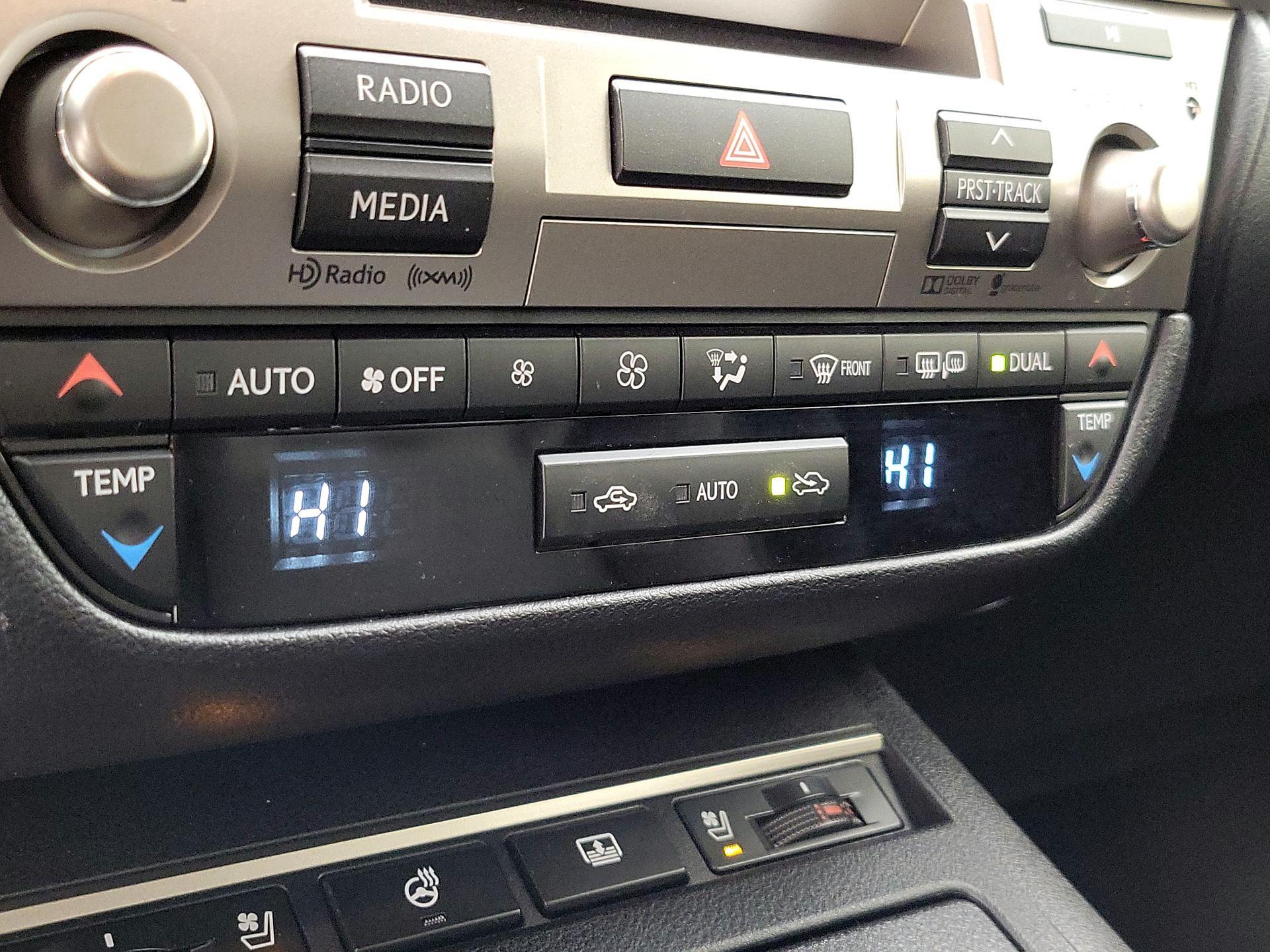 Thumbnail: 2015 Lexus ES - 17