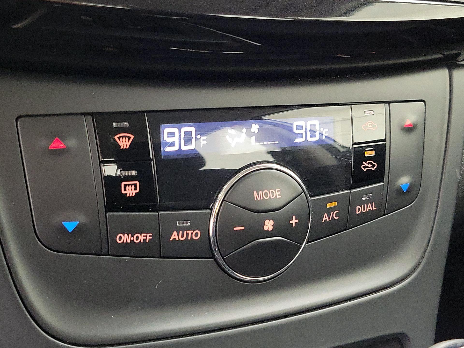 Thumbnail: 2019 Nissan Sentra - 16