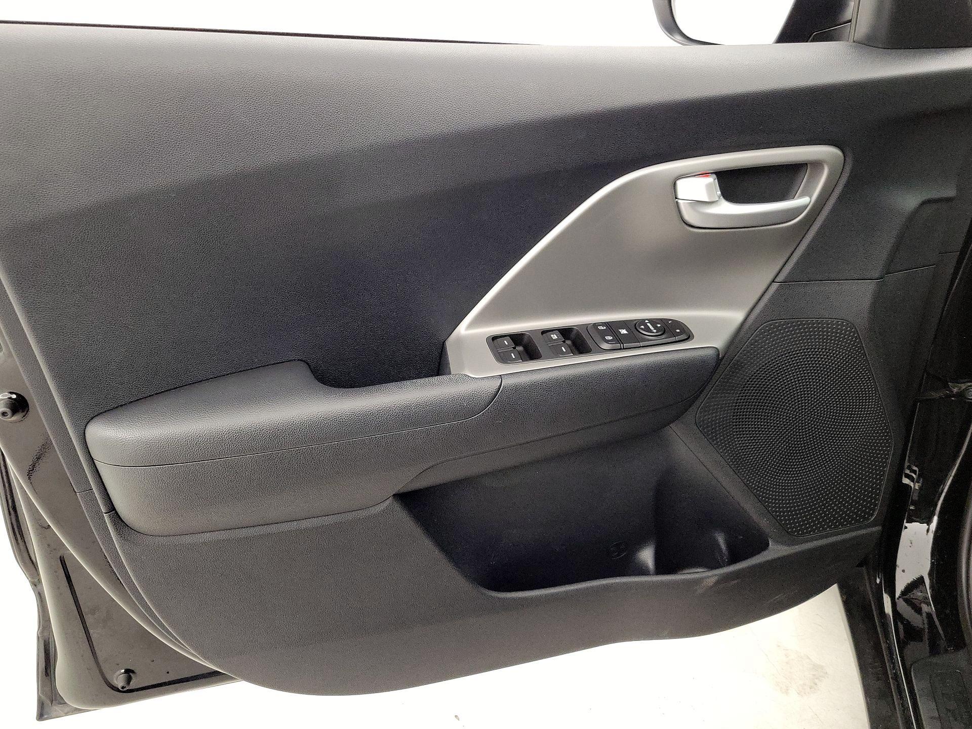 Thumbnail: 2019 Kia Niro - 12