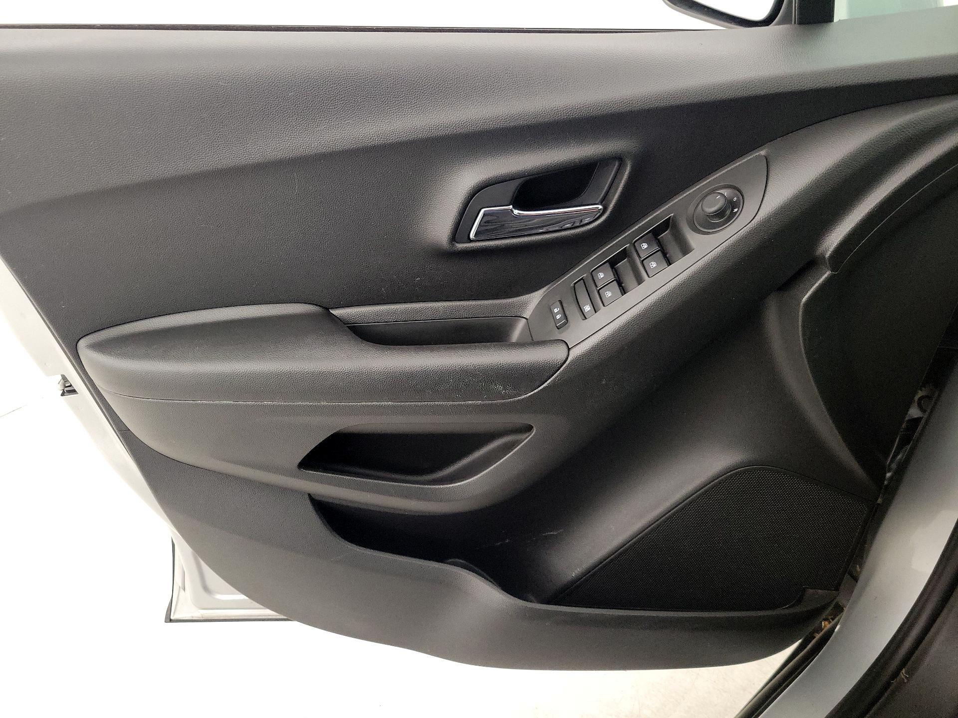 Thumbnail: 2021 Chevrolet Trax - 12