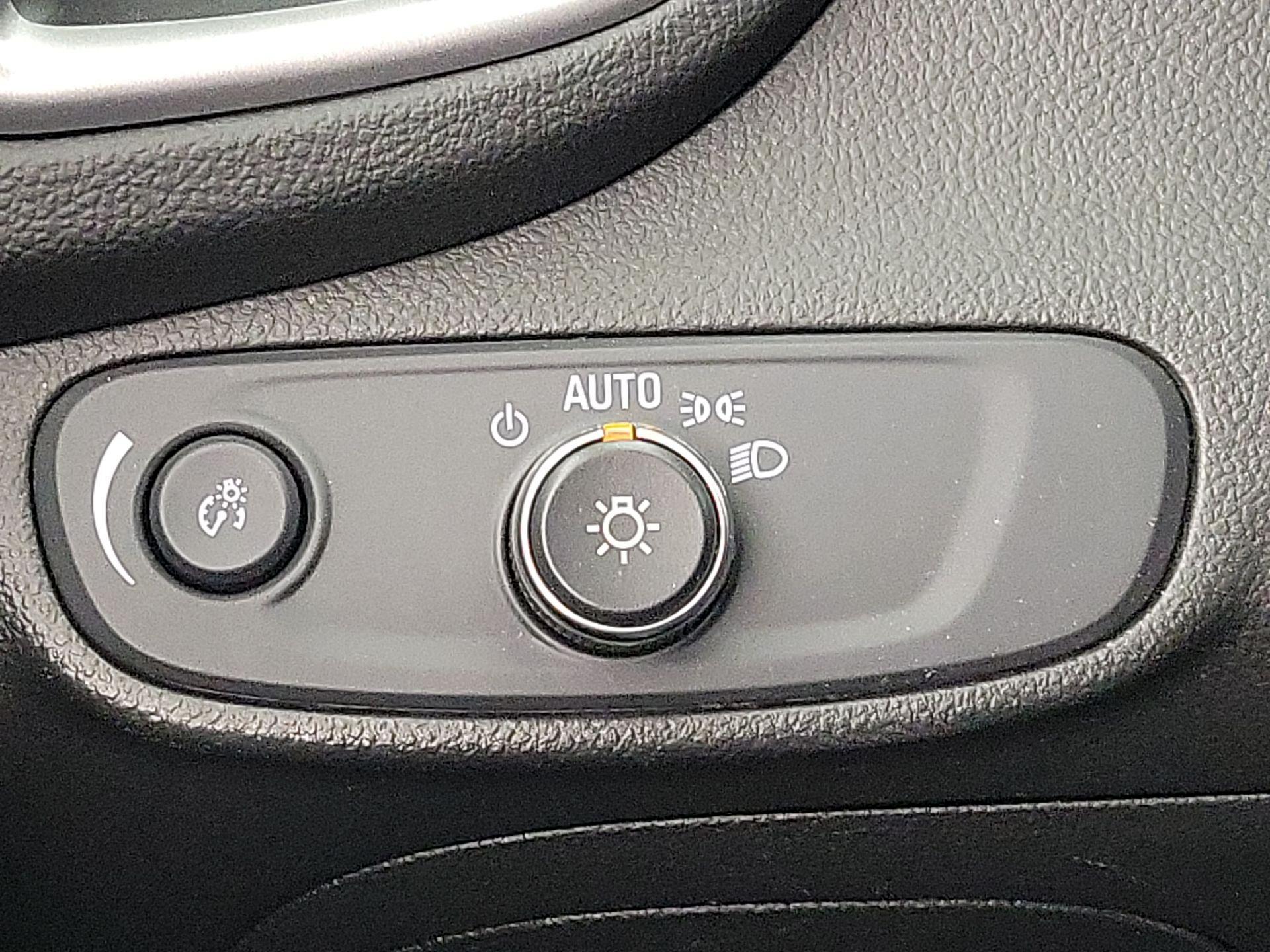 Thumbnail: 2021 Chevrolet Trax - 13