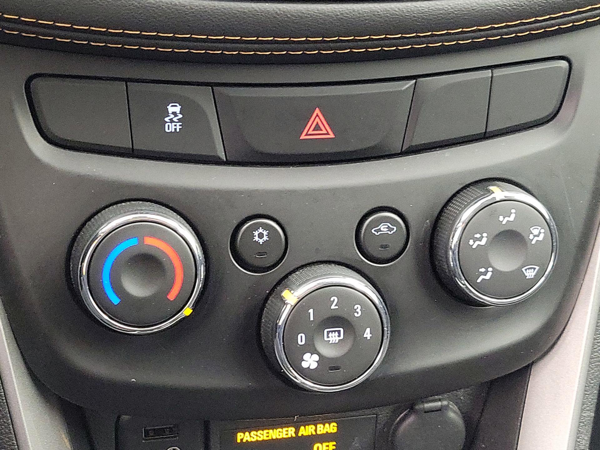 Thumbnail: 2021 Chevrolet Trax - 16