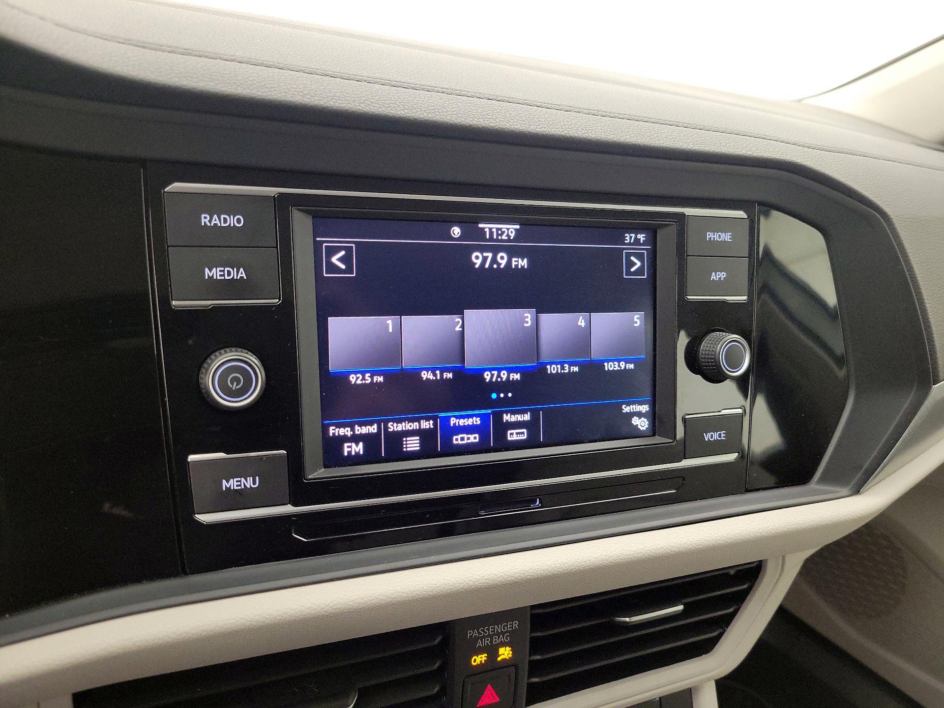 Thumbnail: 2024 Volkswagen Jetta - 15