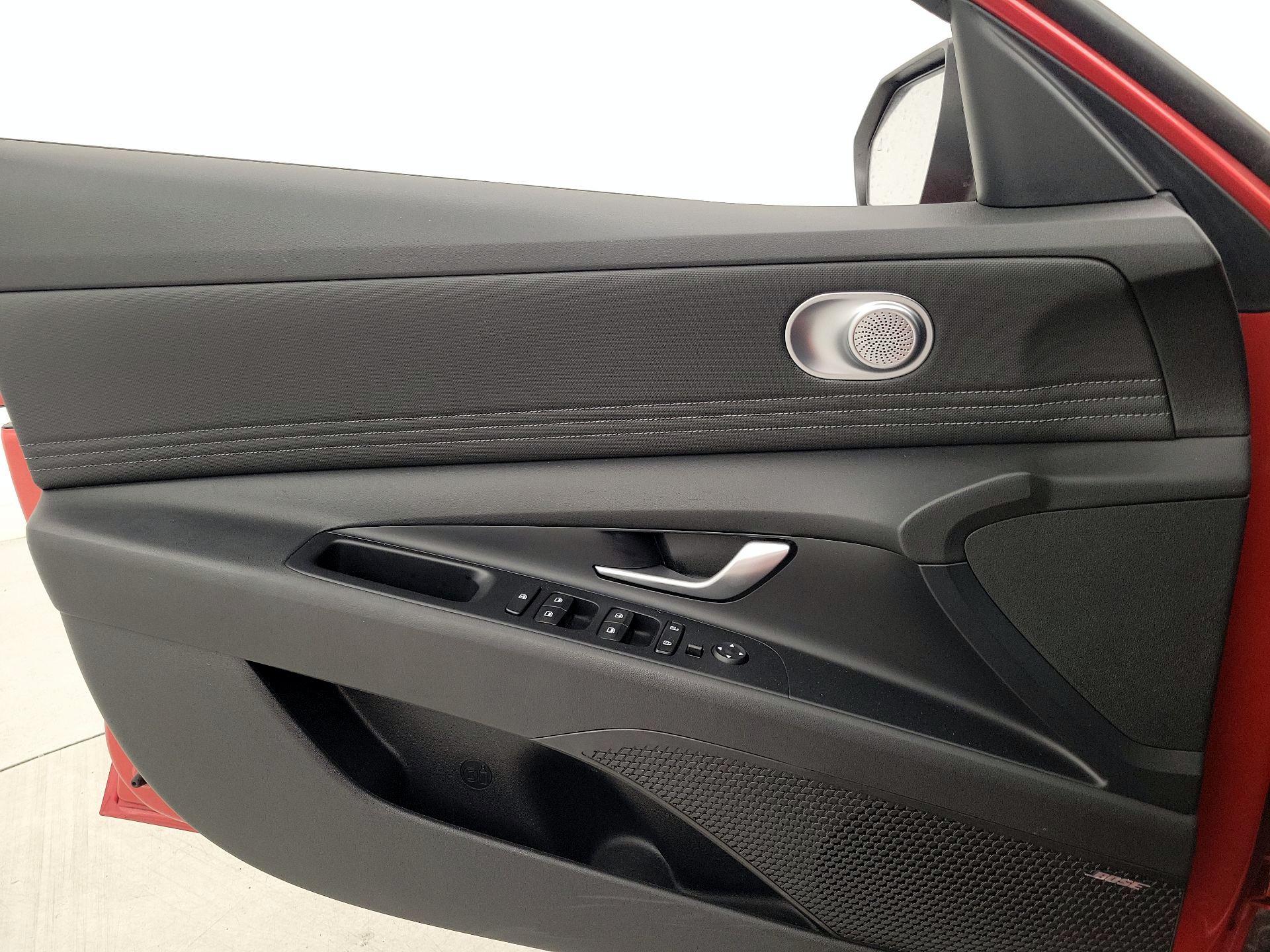 Thumbnail: 2022 Hyundai Elantra - 12