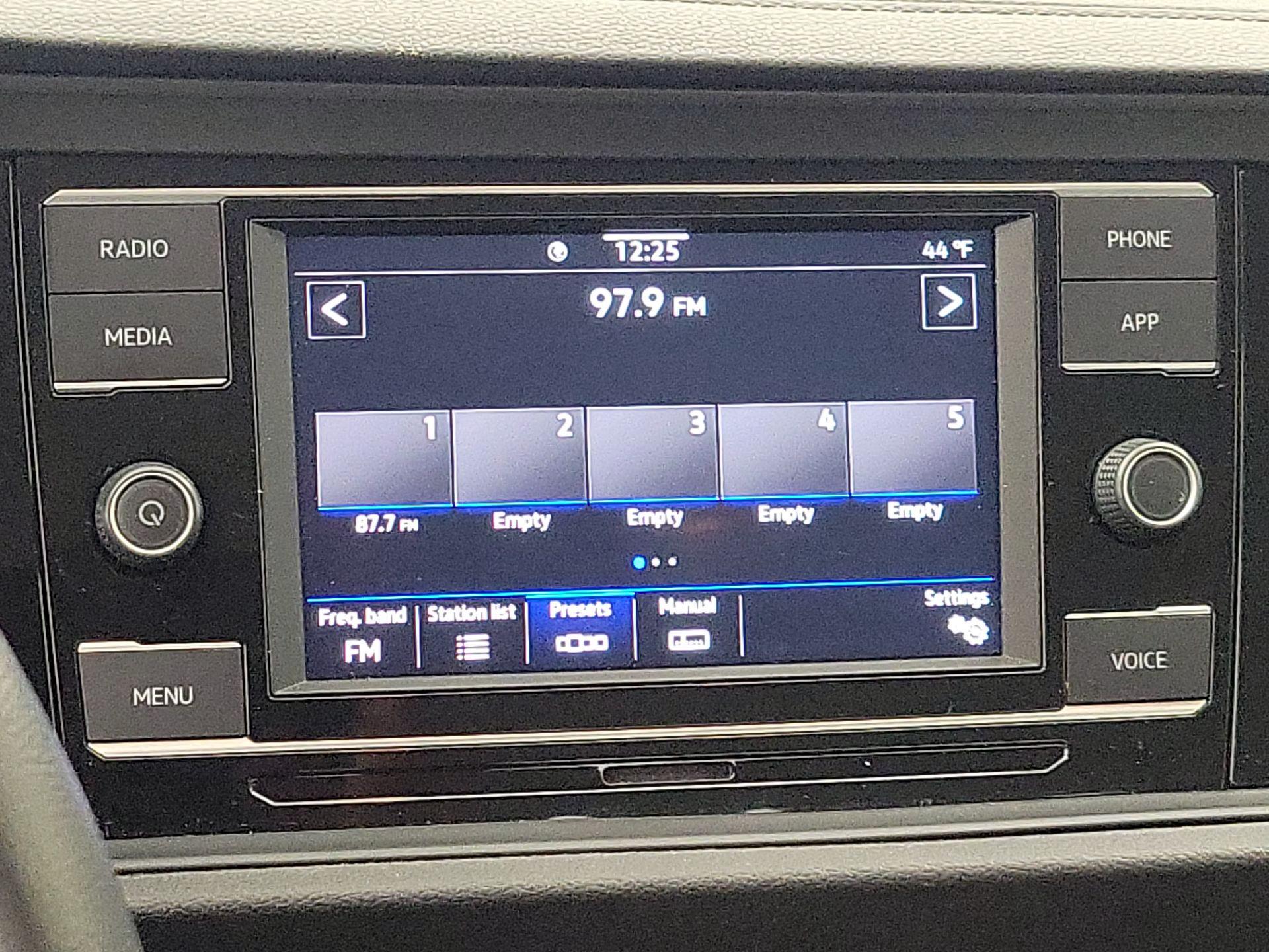 Thumbnail: 2020 Volkswagen Jetta - 15