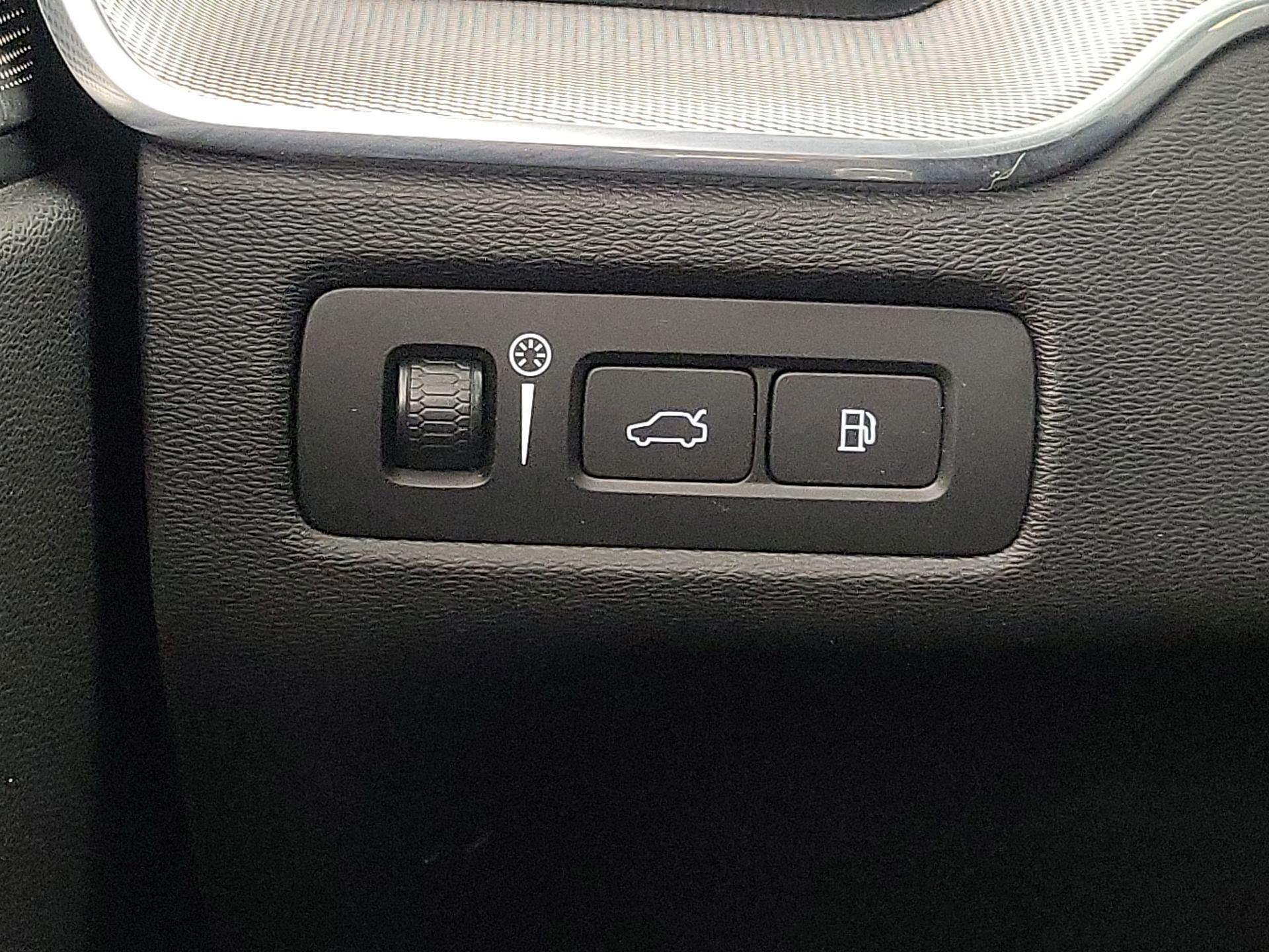 Thumbnail: 2020 Volvo XC60 - 13