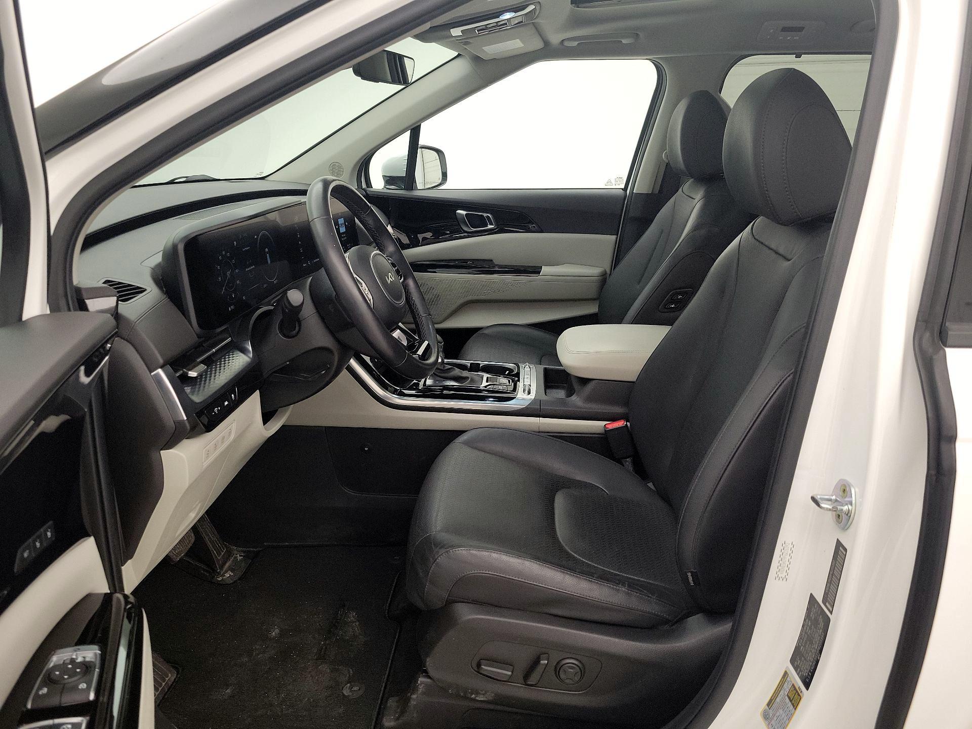 Thumbnail: 2023 Kia Carnival - 11