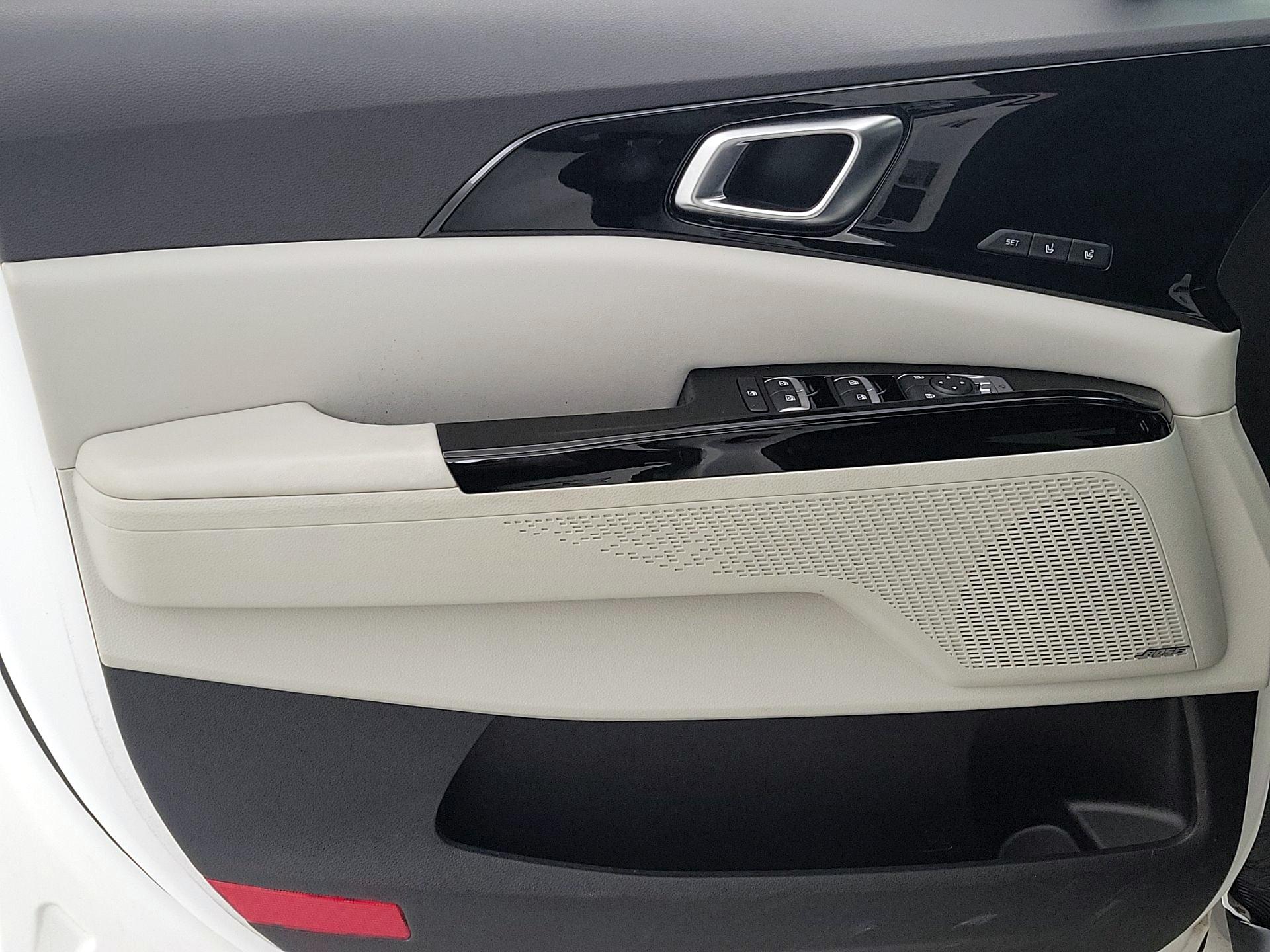 Thumbnail: 2023 Kia Carnival - 12