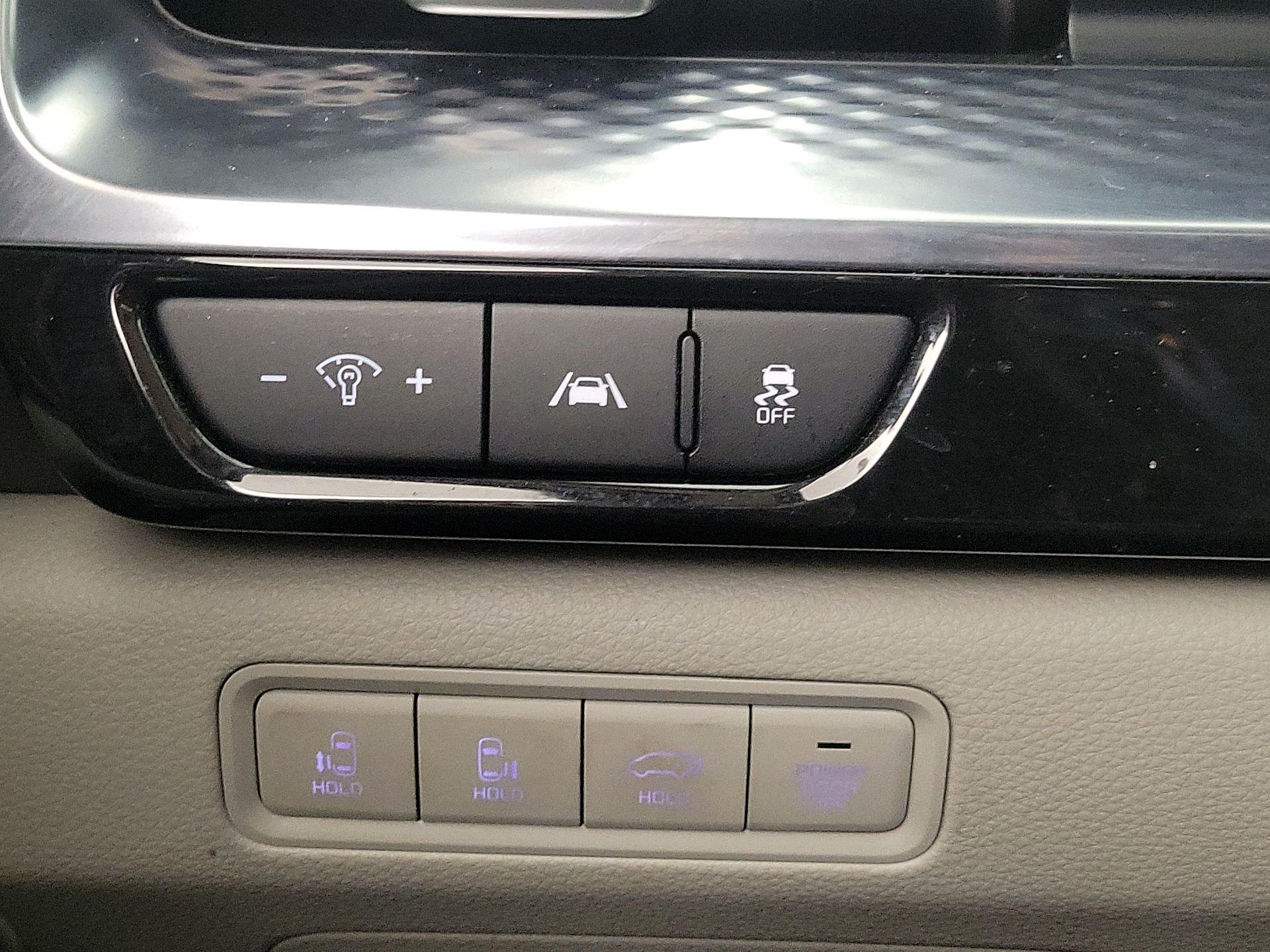 Thumbnail: 2023 Kia Carnival - 13