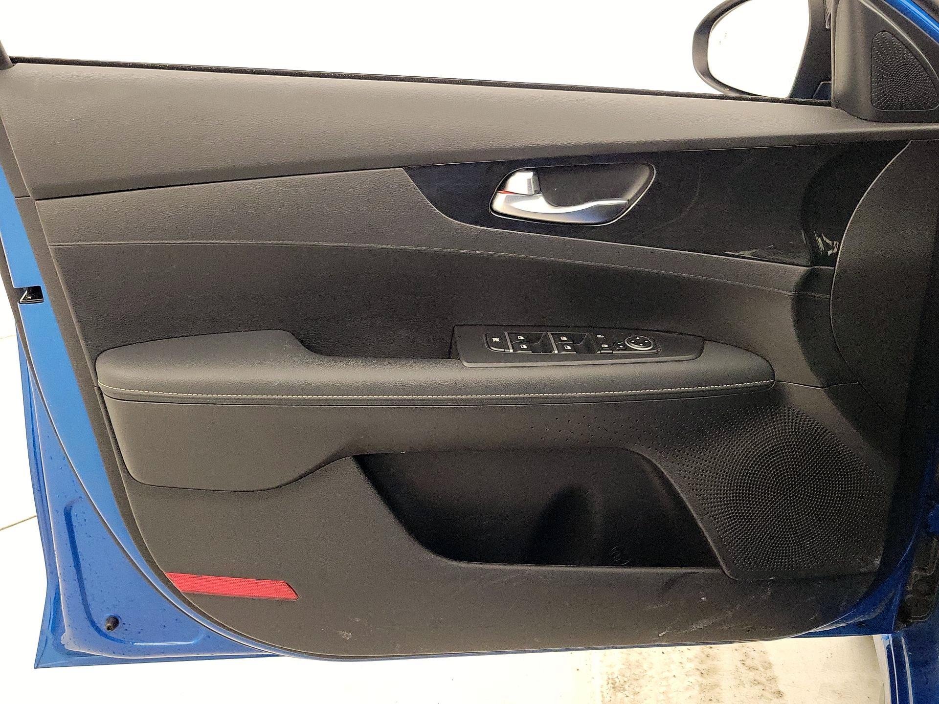 Thumbnail: 2023 Kia Forte - 12