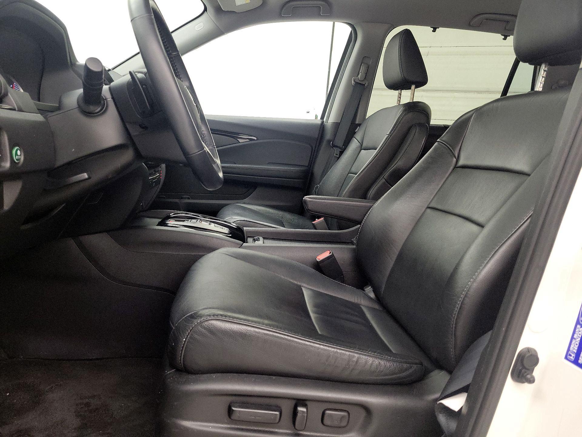 Thumbnail: 2019 Honda Pilot - 11