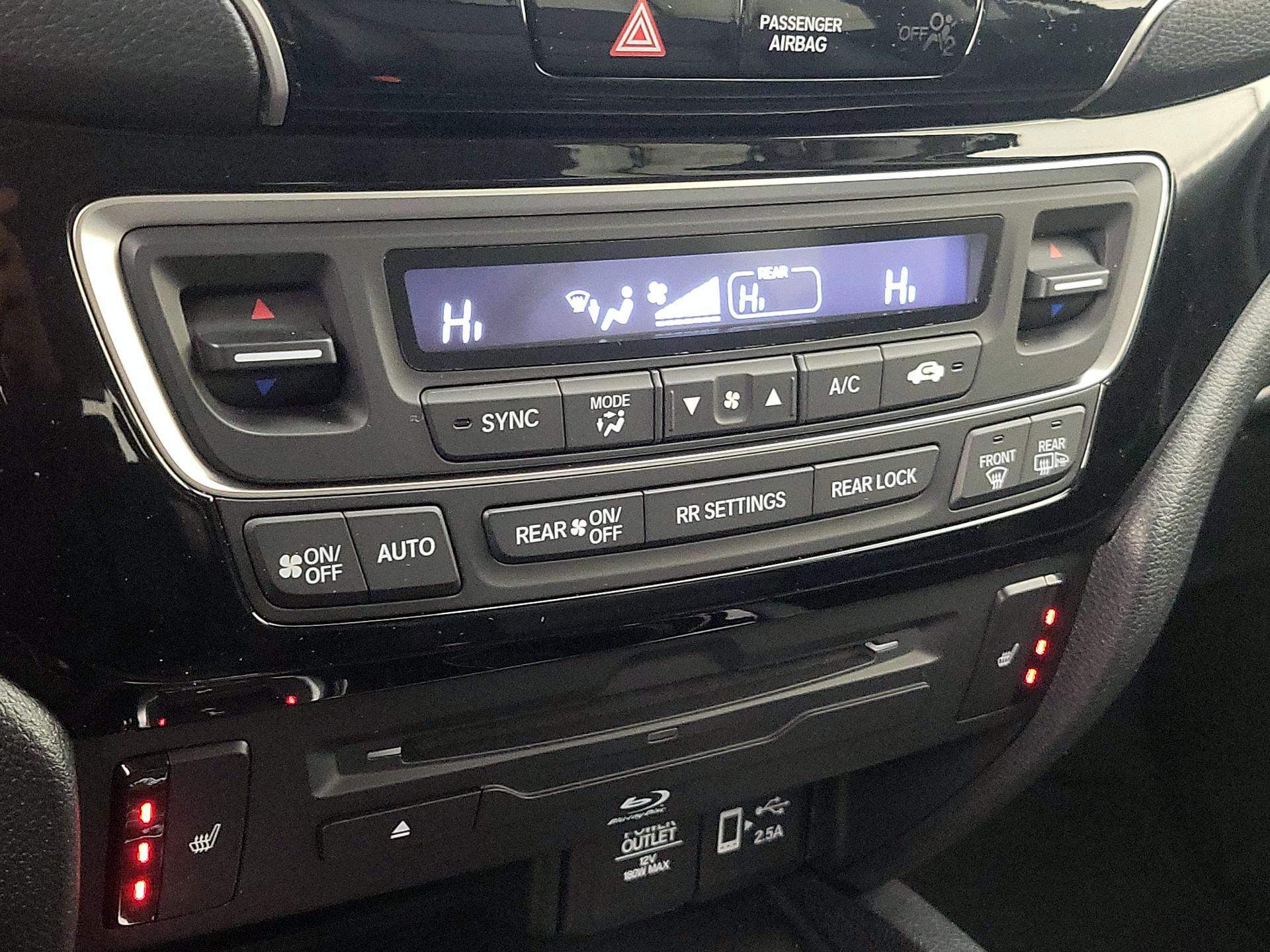 Thumbnail: 2019 Honda Pilot - 17