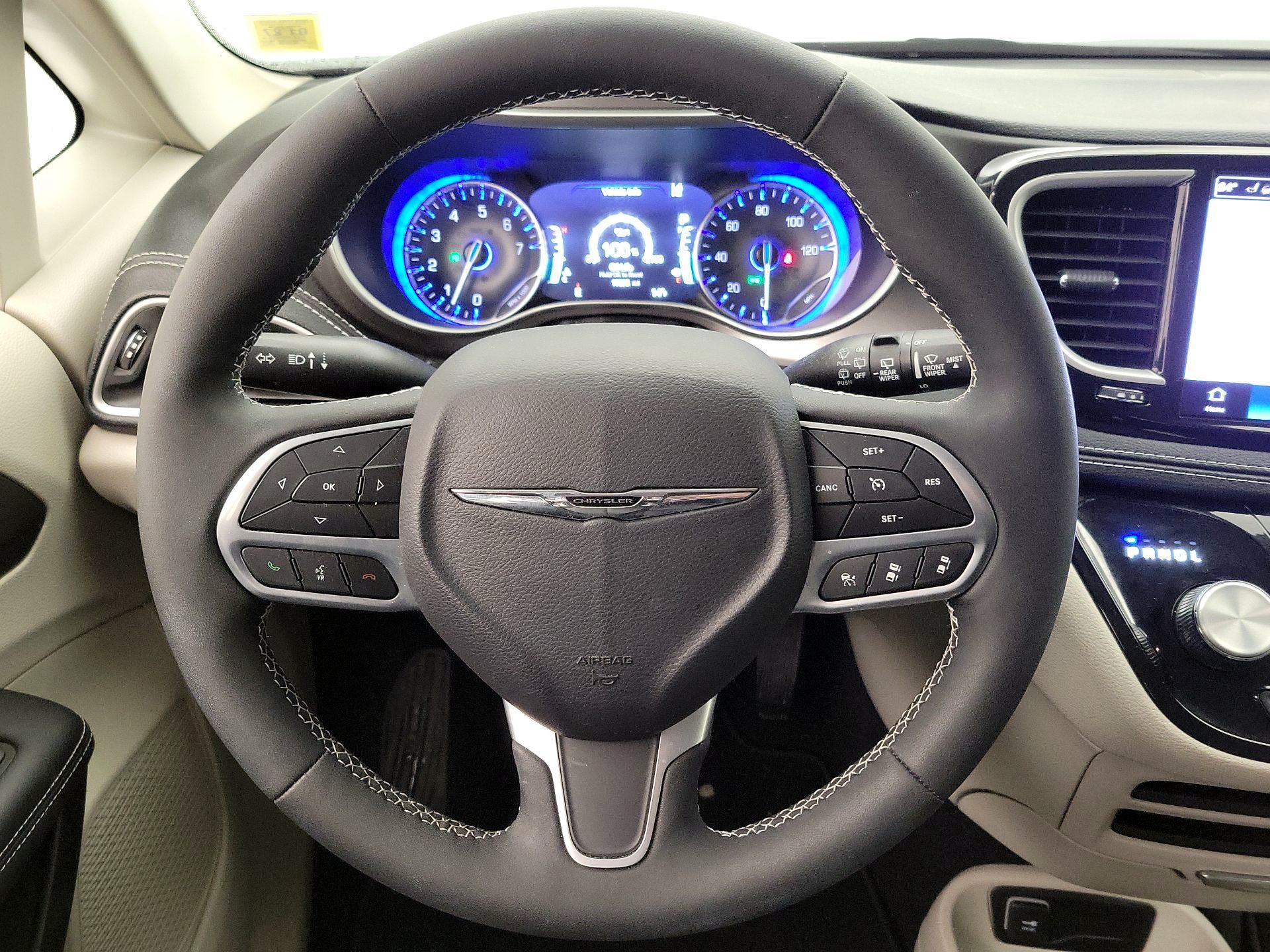 Thumbnail: 2023 Chrysler Pacifica - 10