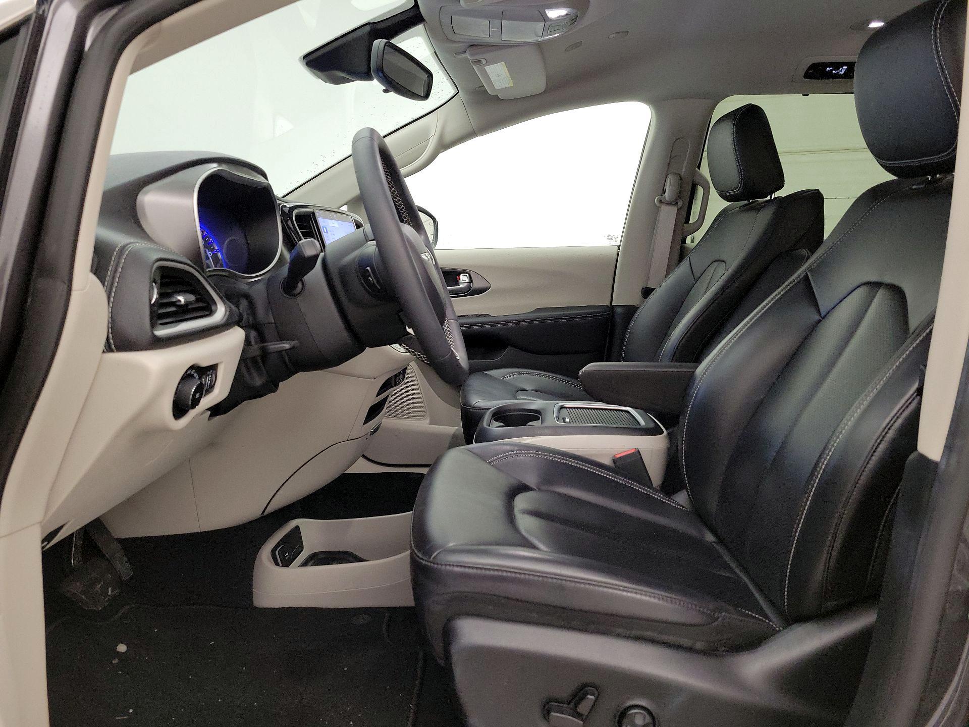 Thumbnail: 2023 Chrysler Pacifica - 11