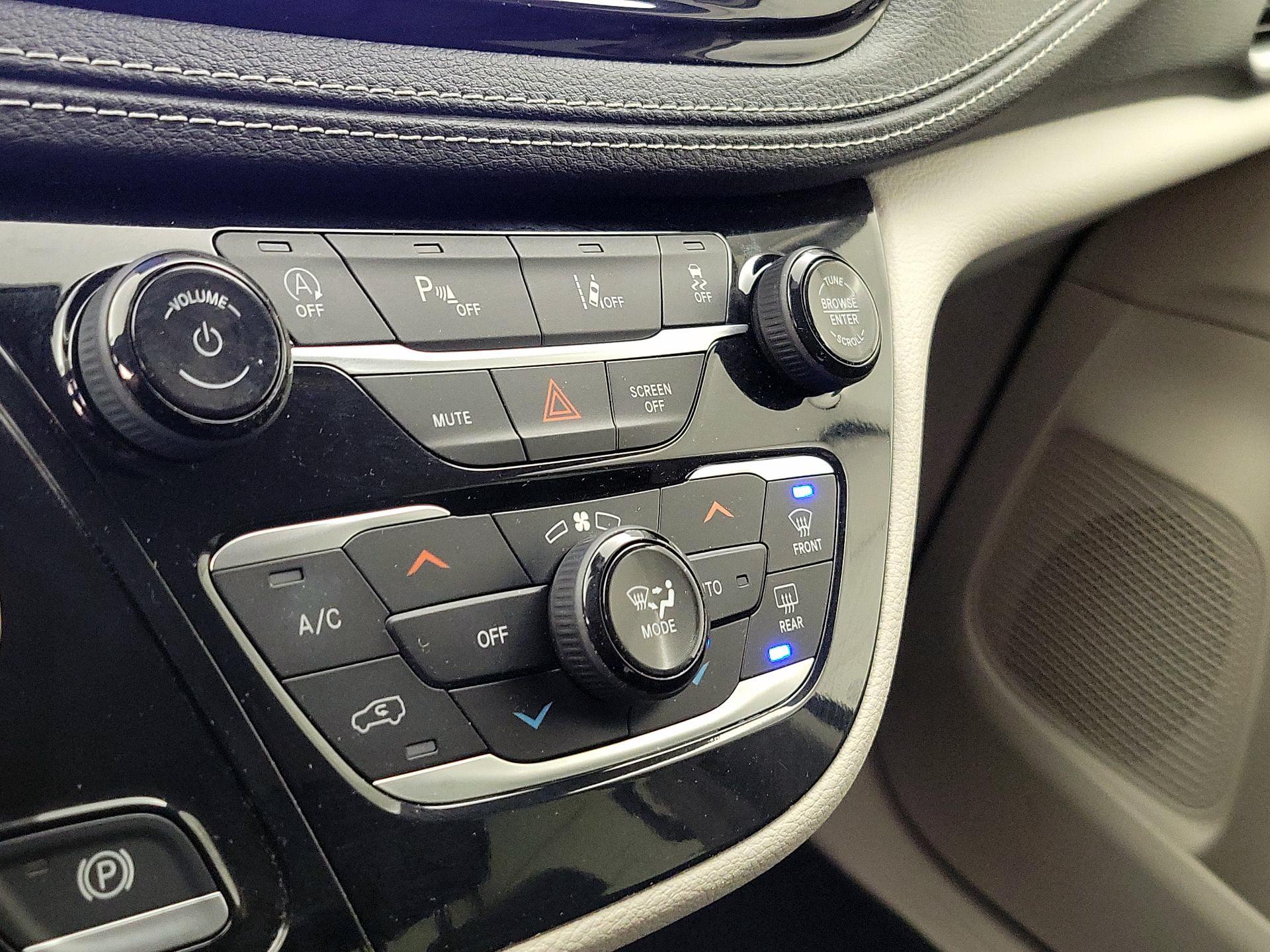 Thumbnail: 2023 Chrysler Pacifica - 16