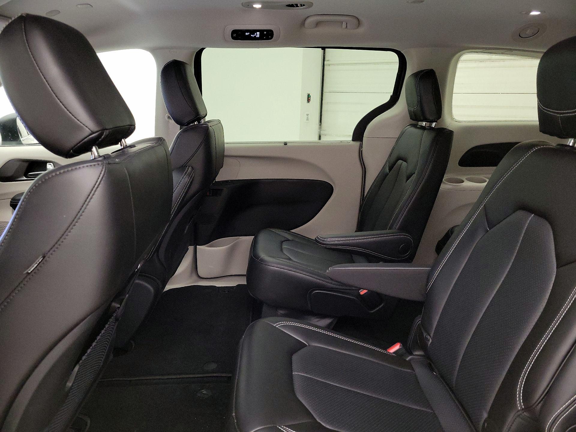 Thumbnail: 2023 Chrysler Pacifica - 19