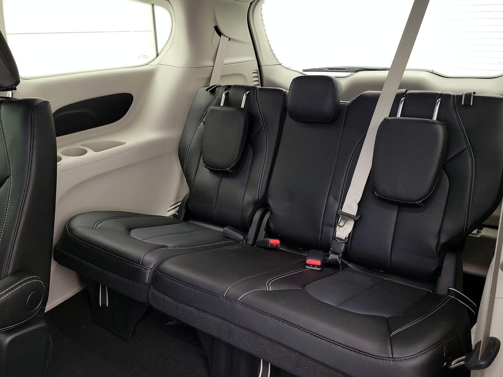 Thumbnail: 2023 Chrysler Pacifica - 20