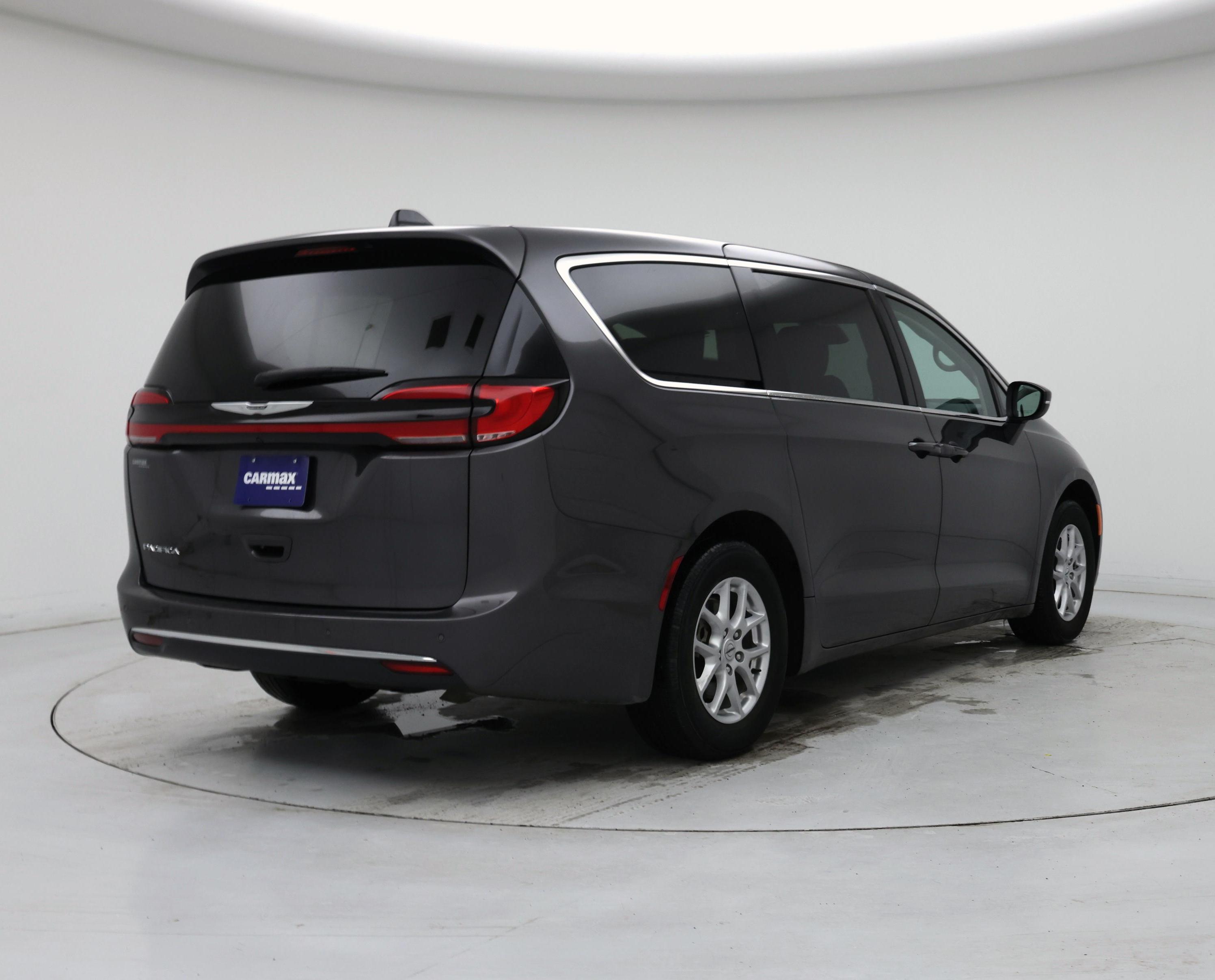 Thumbnail: 2023 Chrysler Pacifica - 8