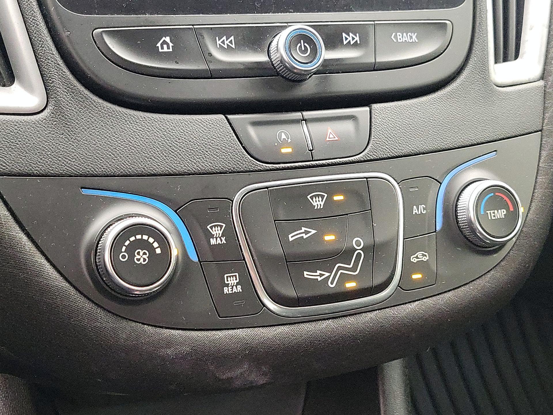 Thumbnail: 2021 Chevrolet Malibu - 16