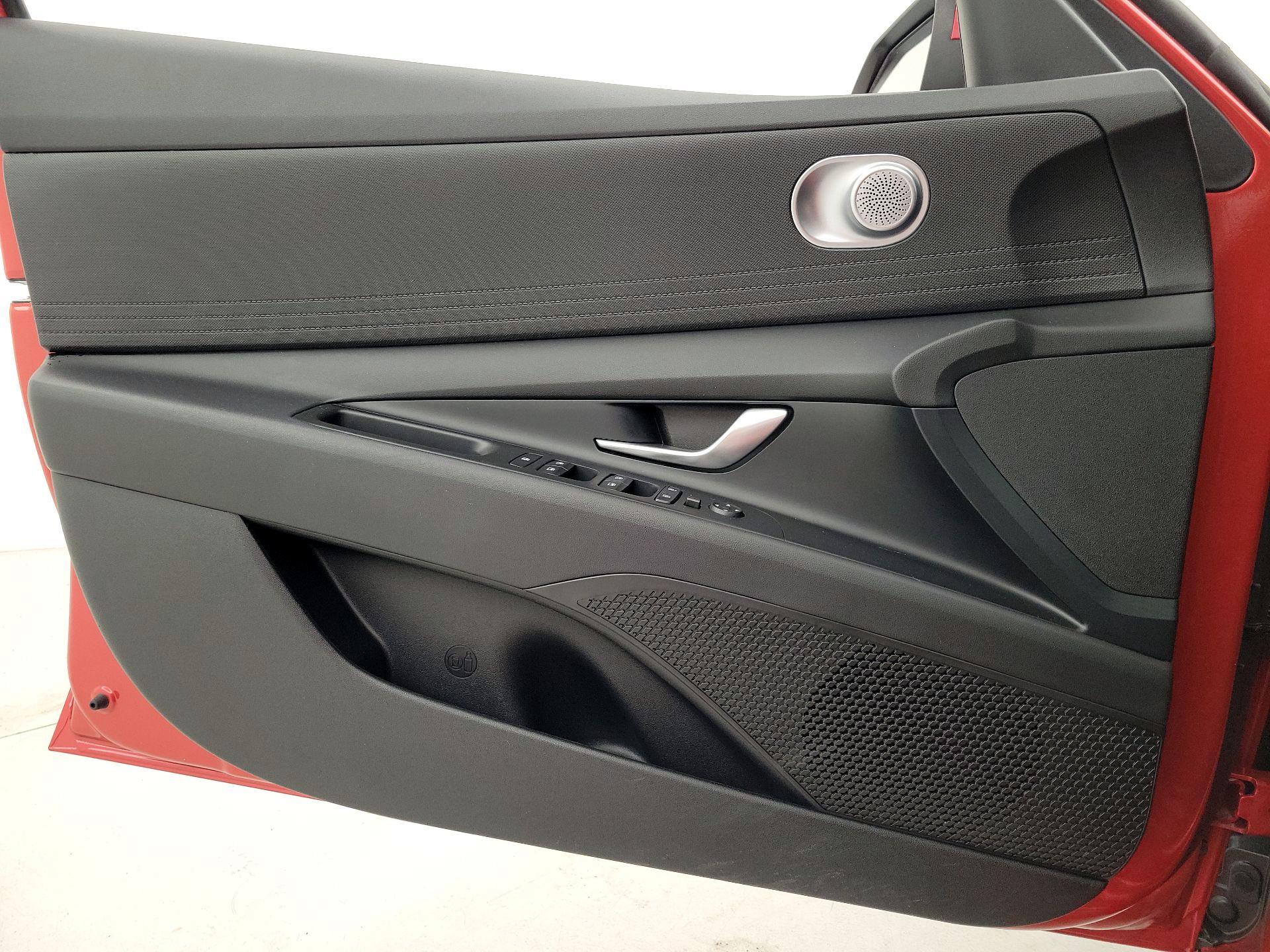 Thumbnail: 2022 Hyundai Elantra - 12