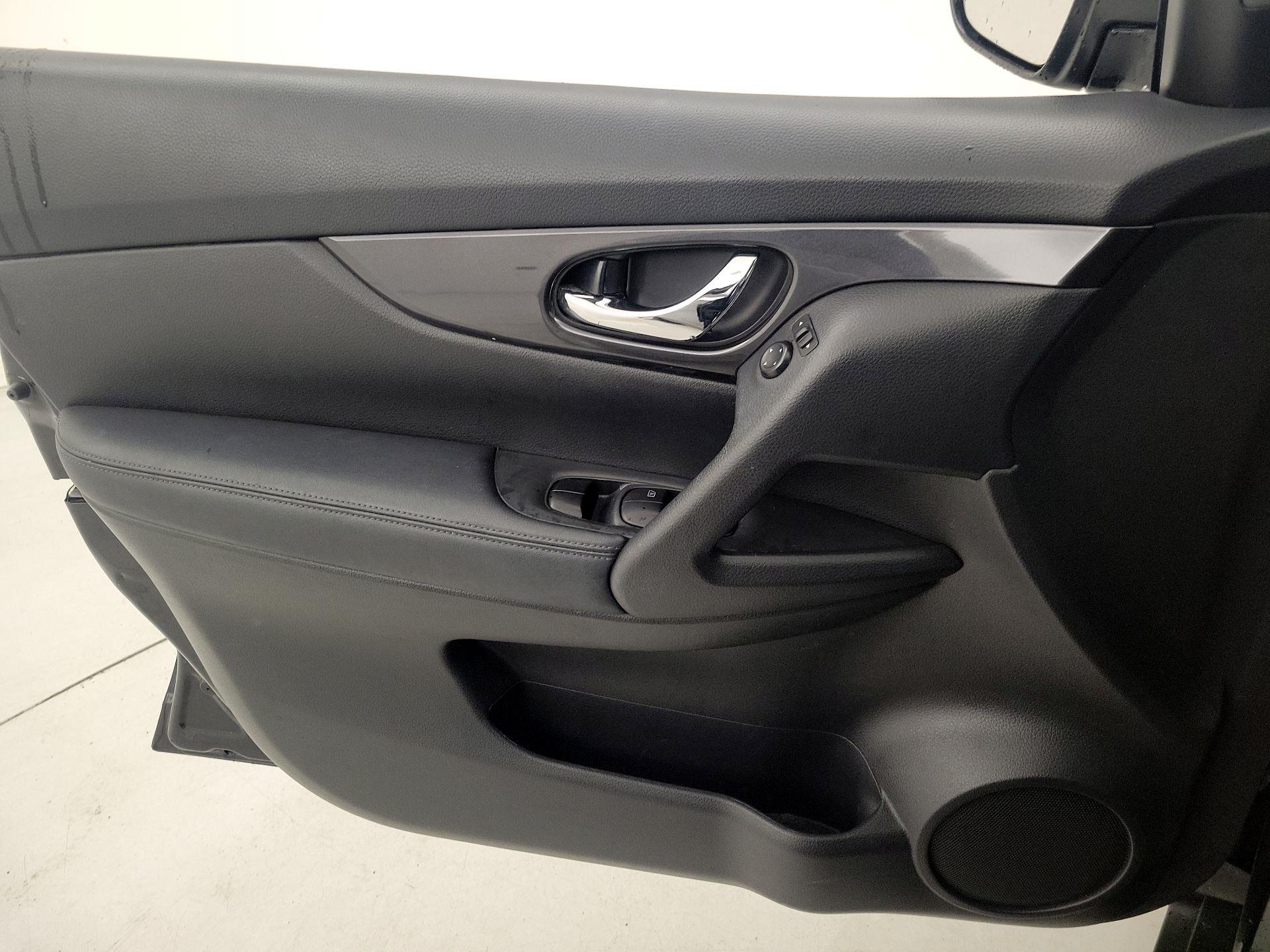 Thumbnail: 2018 Nissan Rogue - 12