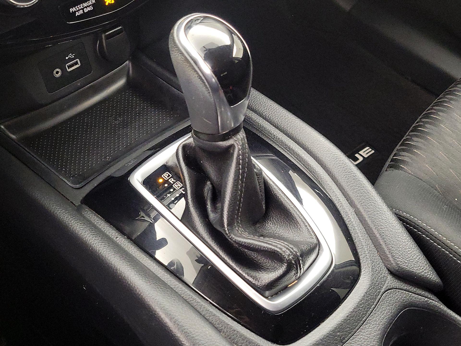 Thumbnail: 2018 Nissan Rogue - 17