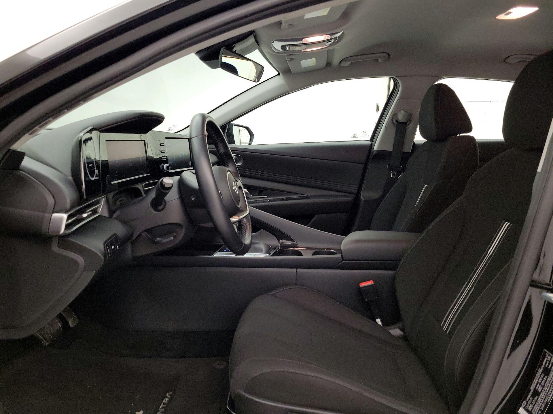 Thumbnail: 2022 Hyundai Elantra - 11