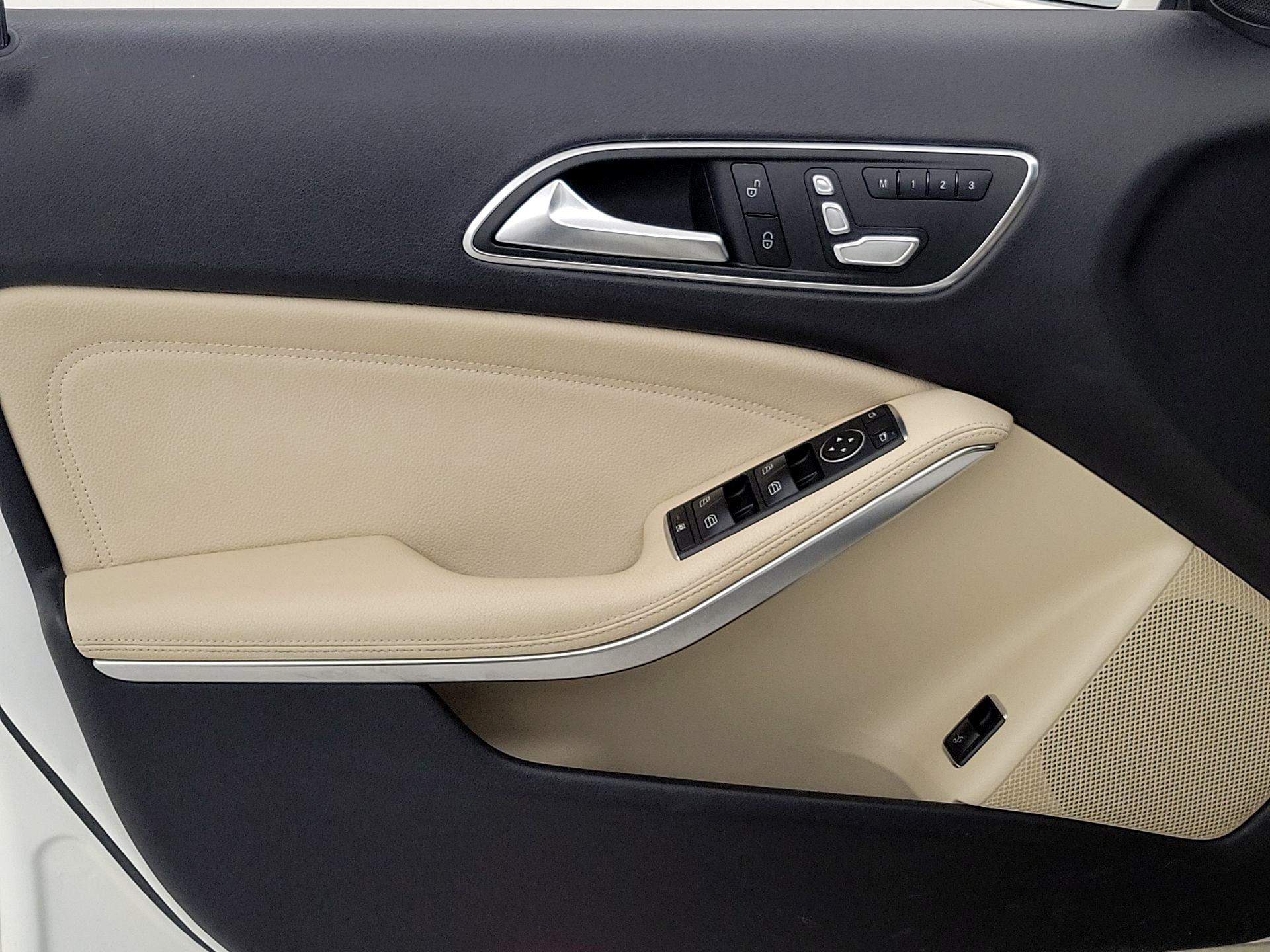 Thumbnail: 2019 Mercedes-Benz GLA - 12