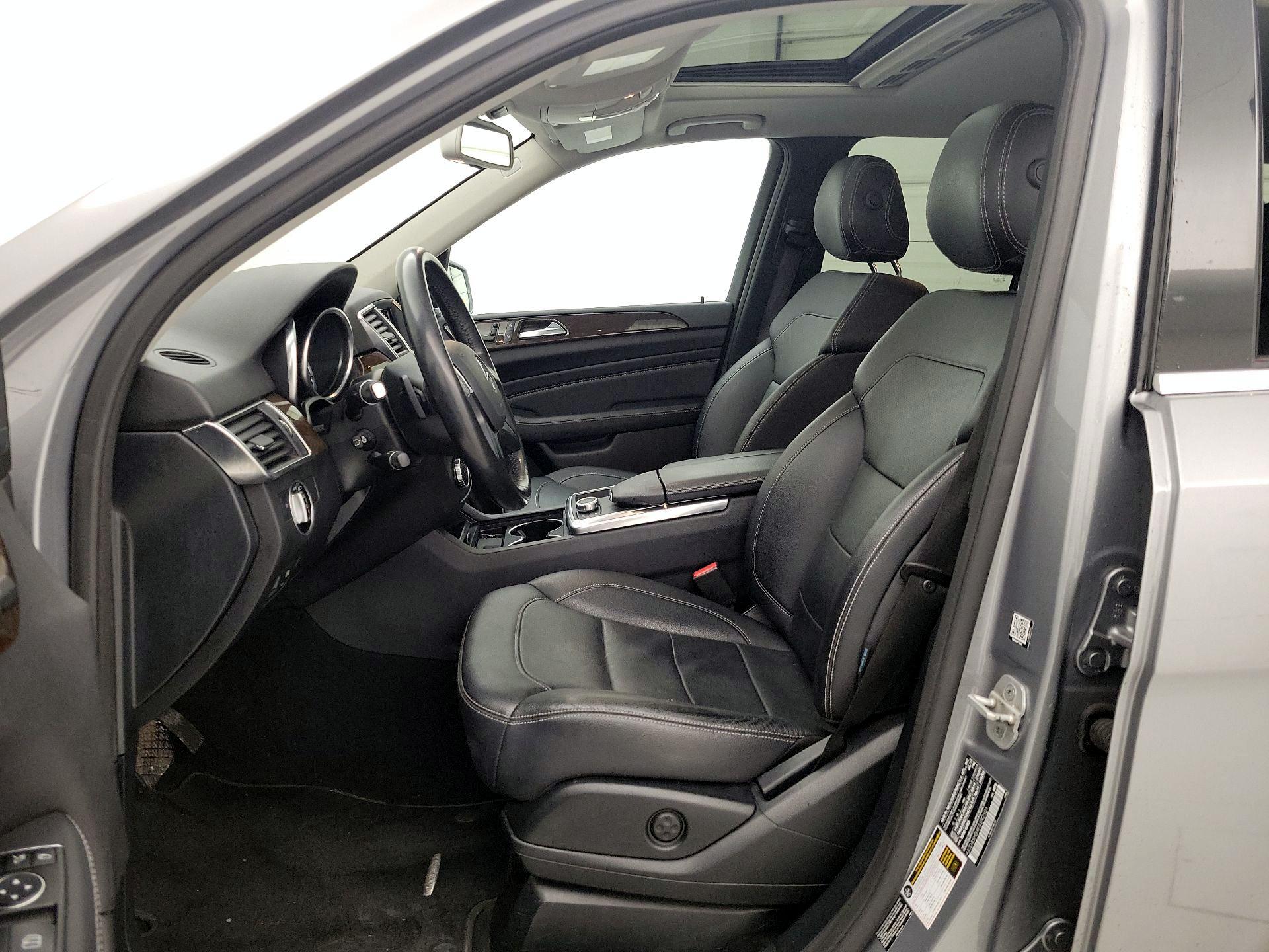 Thumbnail: 2015 Mercedes-Benz M-Class - 11