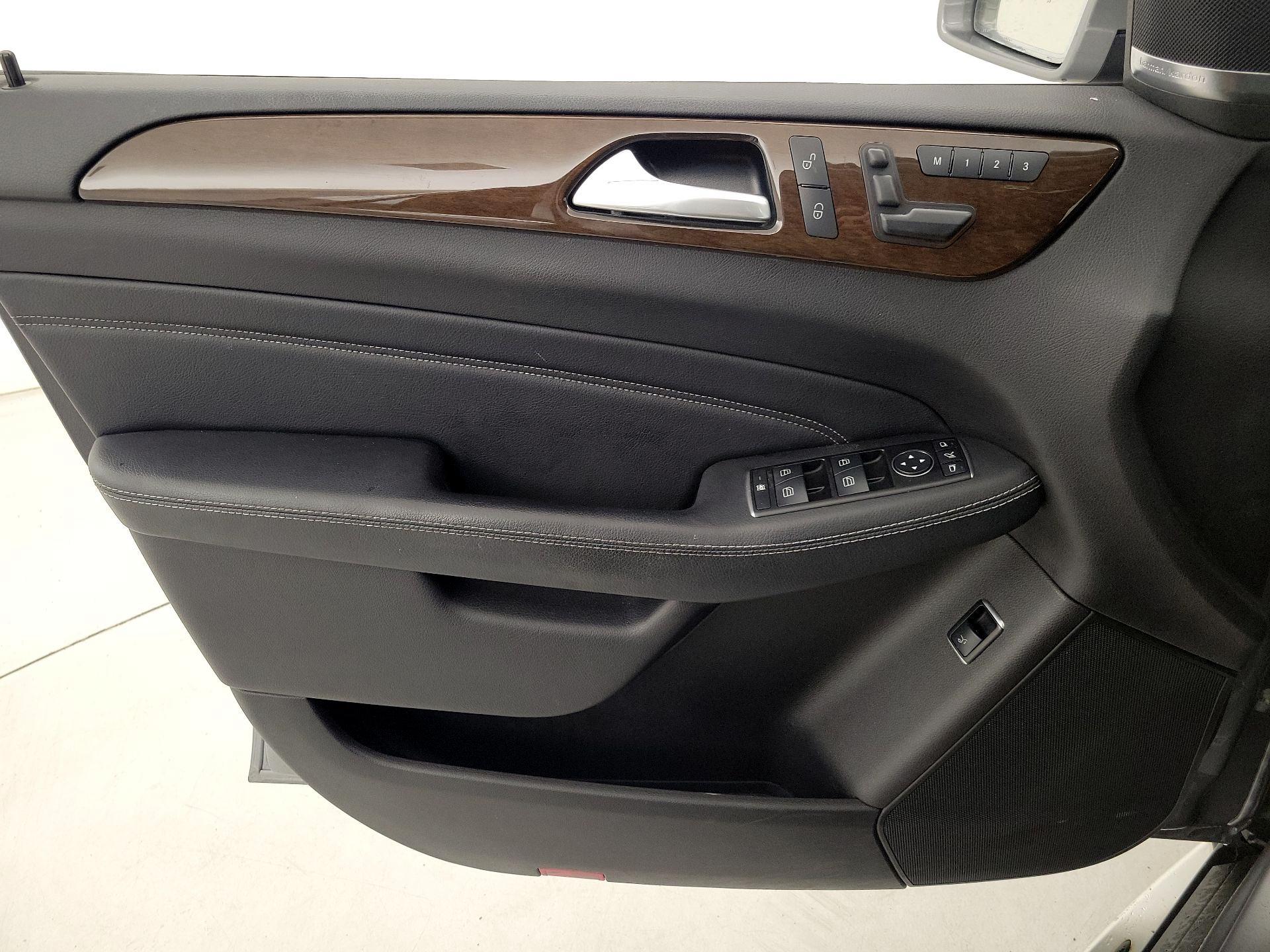 Thumbnail: 2015 Mercedes-Benz M-Class - 12