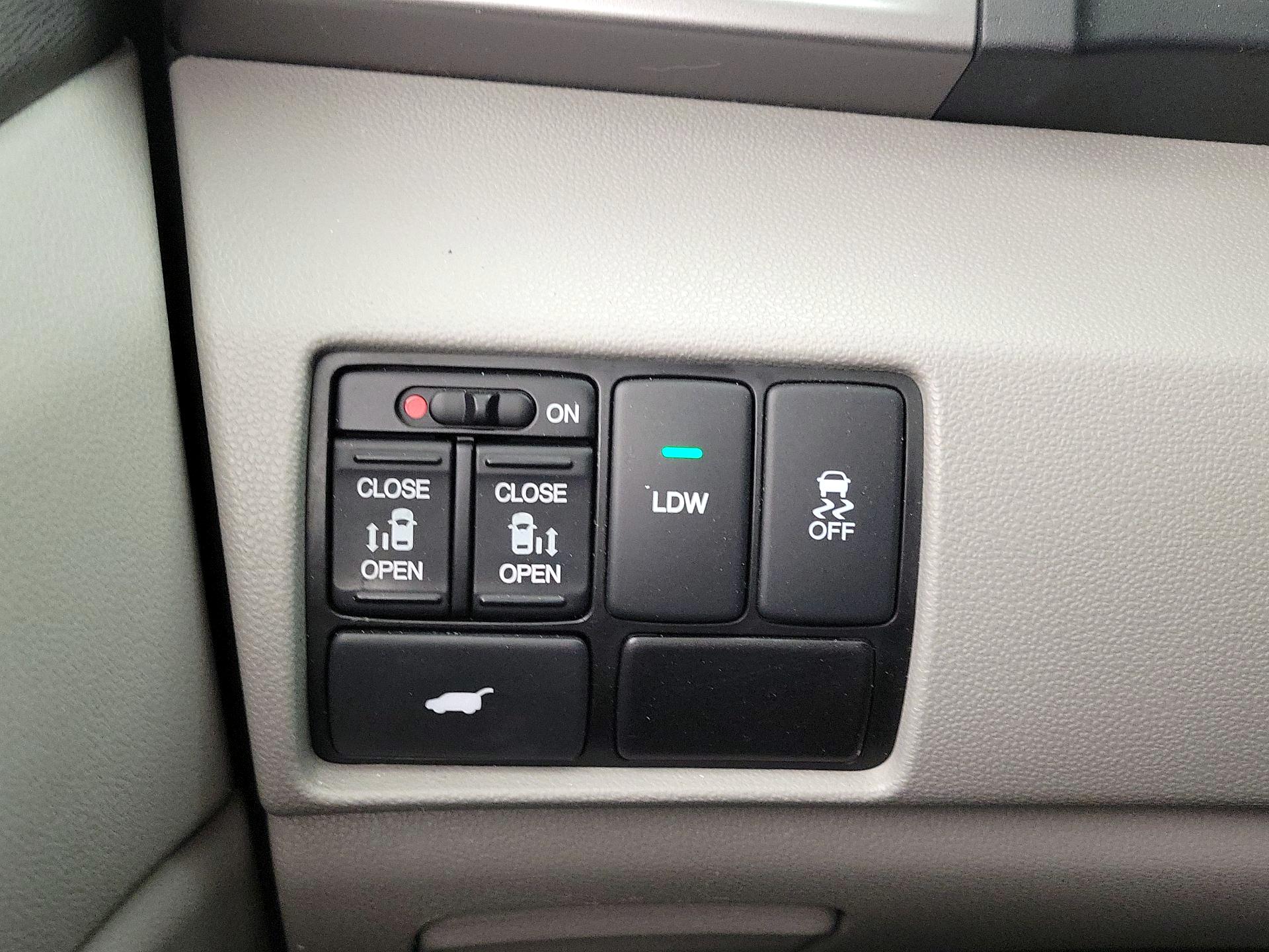 Thumbnail: 2015 Honda Odyssey - 13