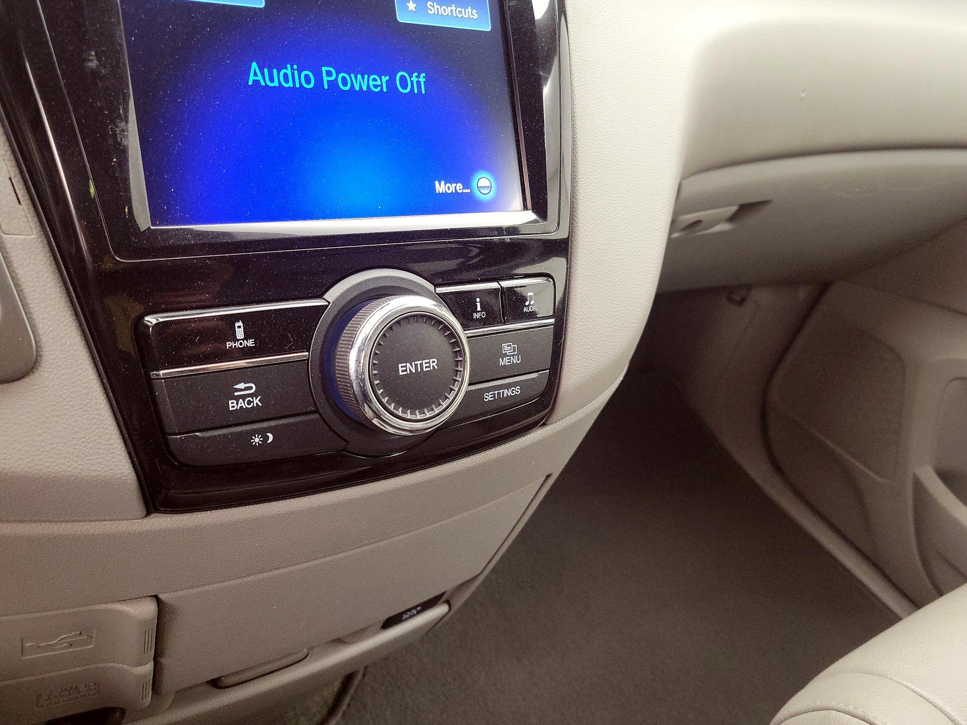 Thumbnail: 2015 Honda Odyssey - 16