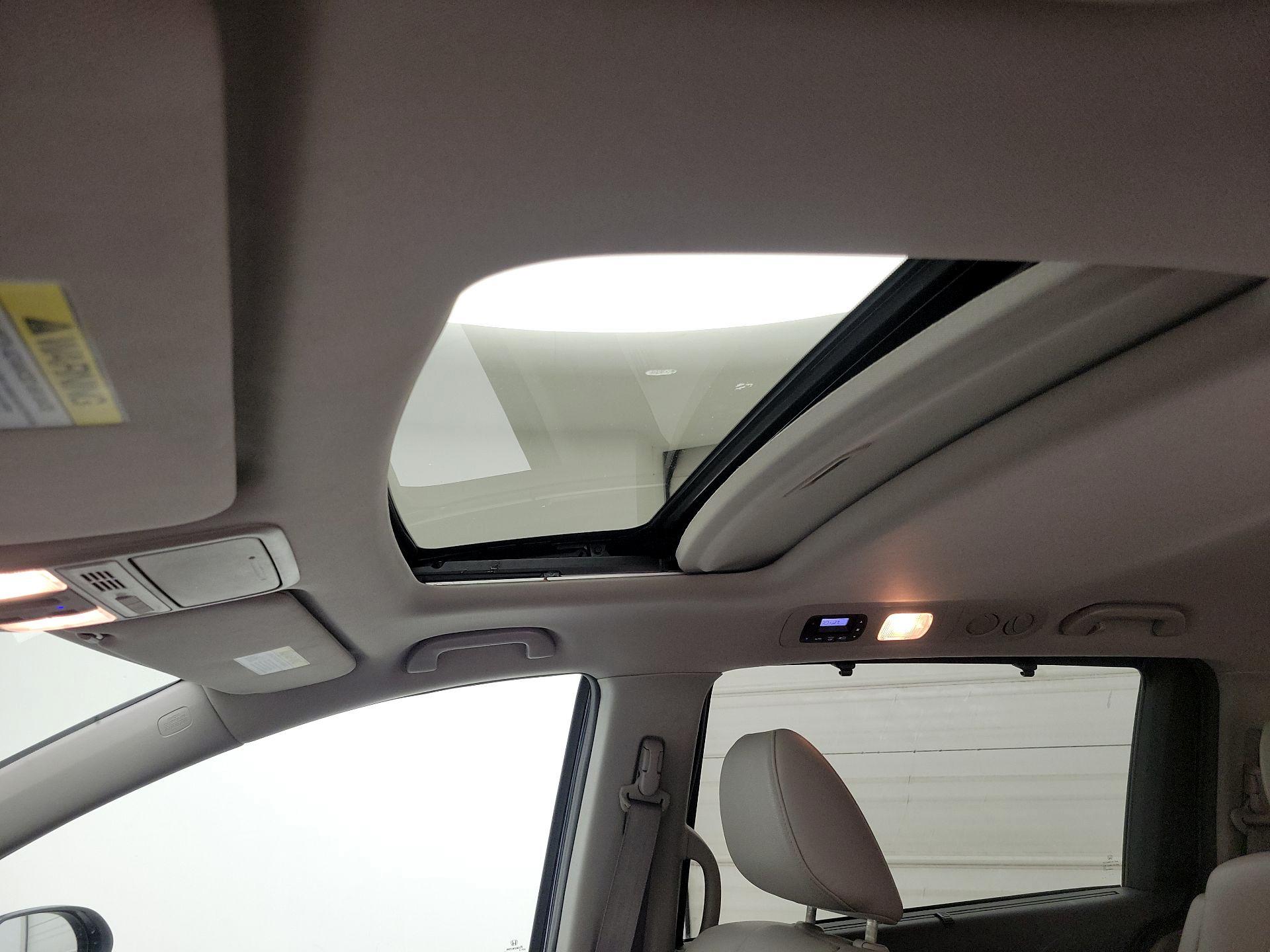 Thumbnail: 2015 Honda Odyssey - 19