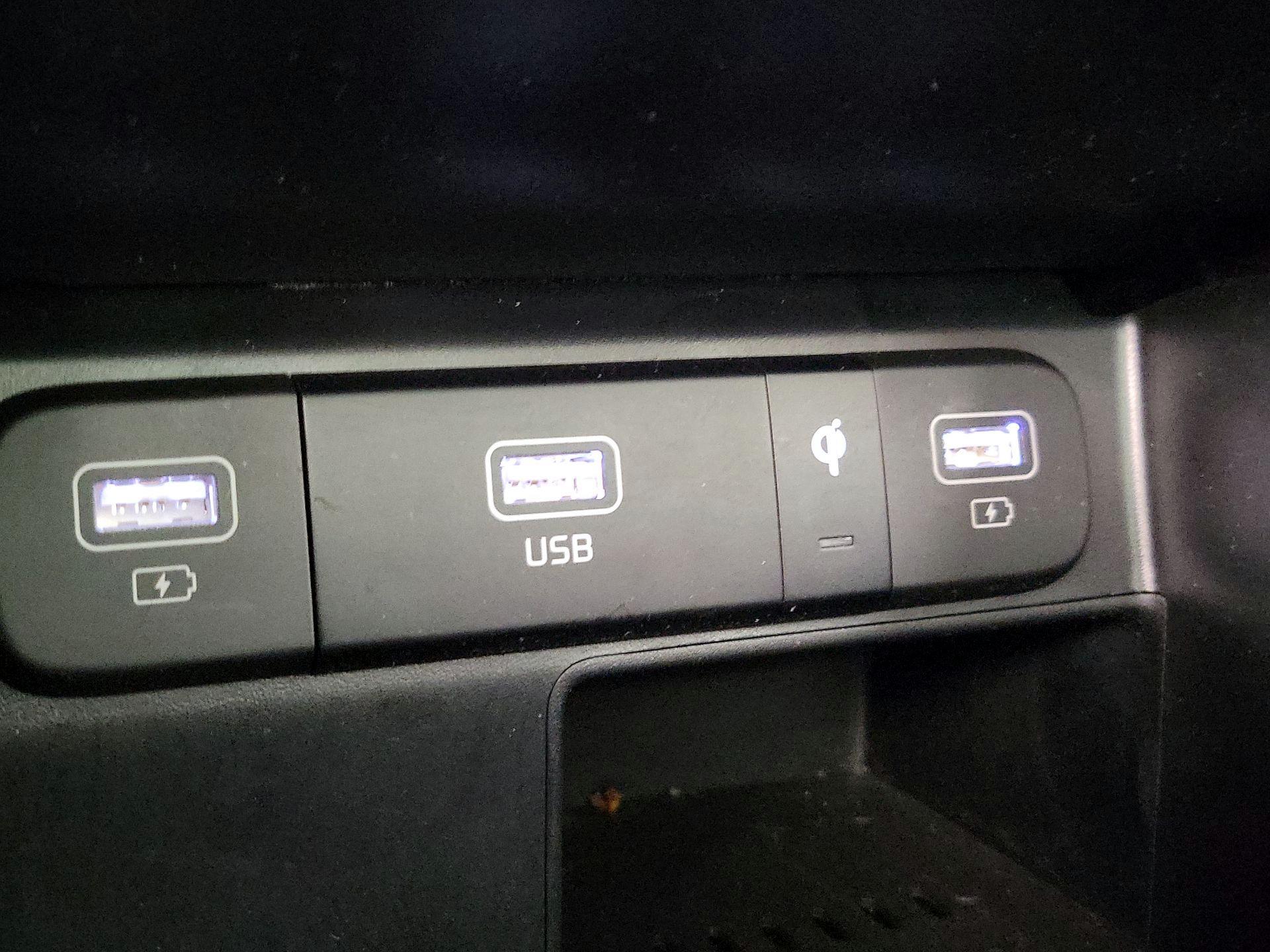 Thumbnail: 2022 Kia Sorento - 19