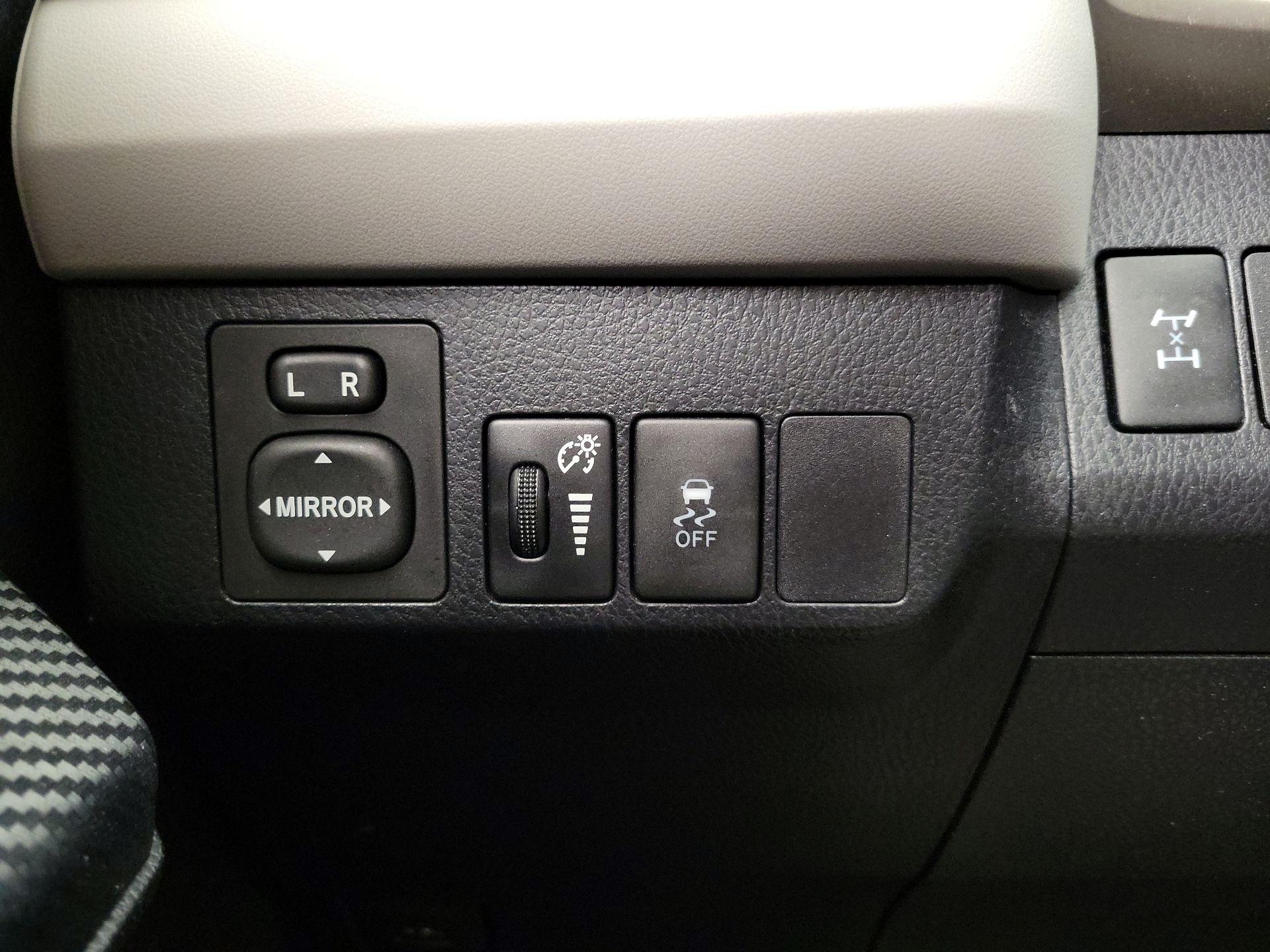 Thumbnail: 2014 Toyota RAV4 - 13