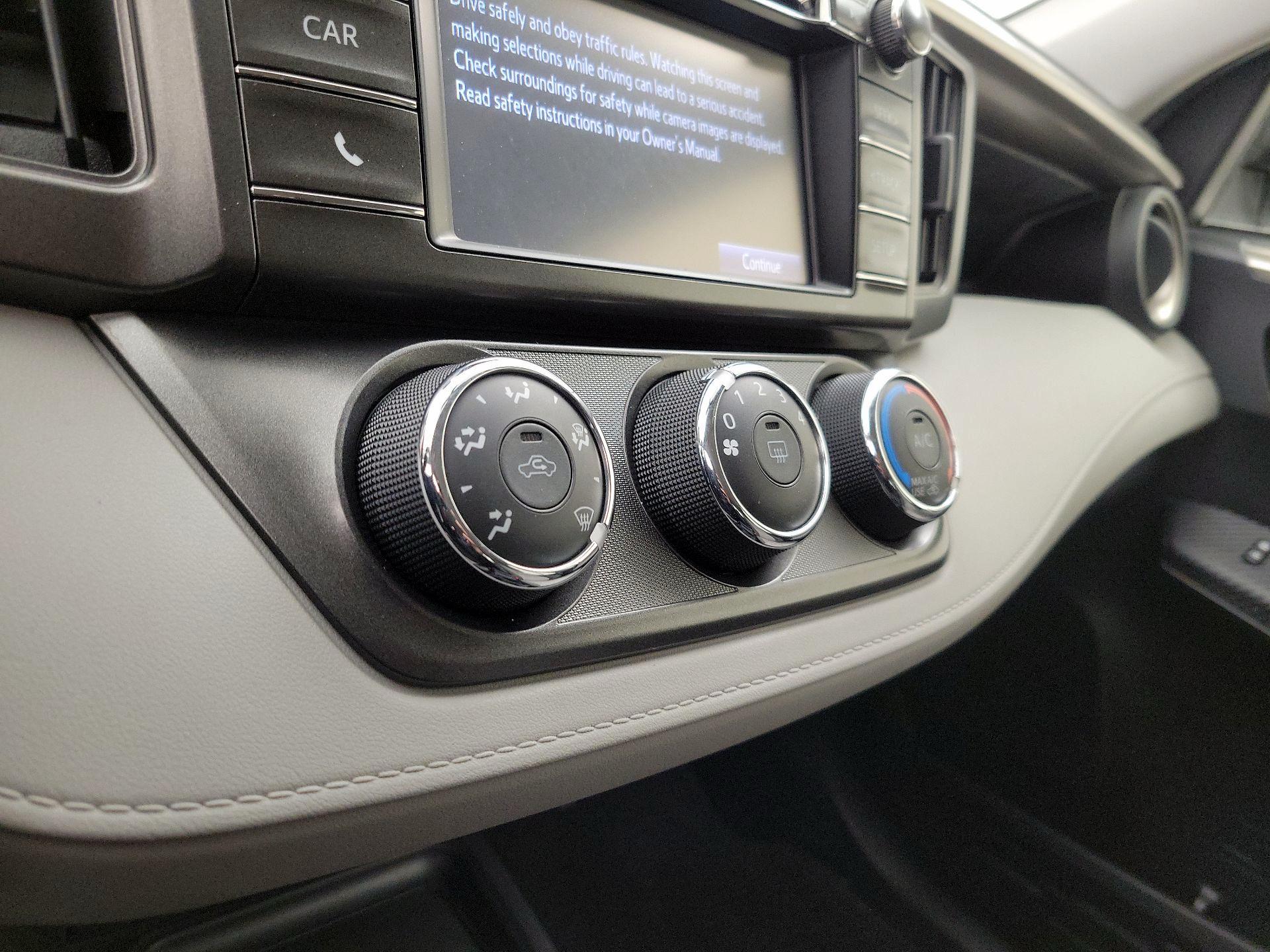 Thumbnail: 2014 Toyota RAV4 - 16