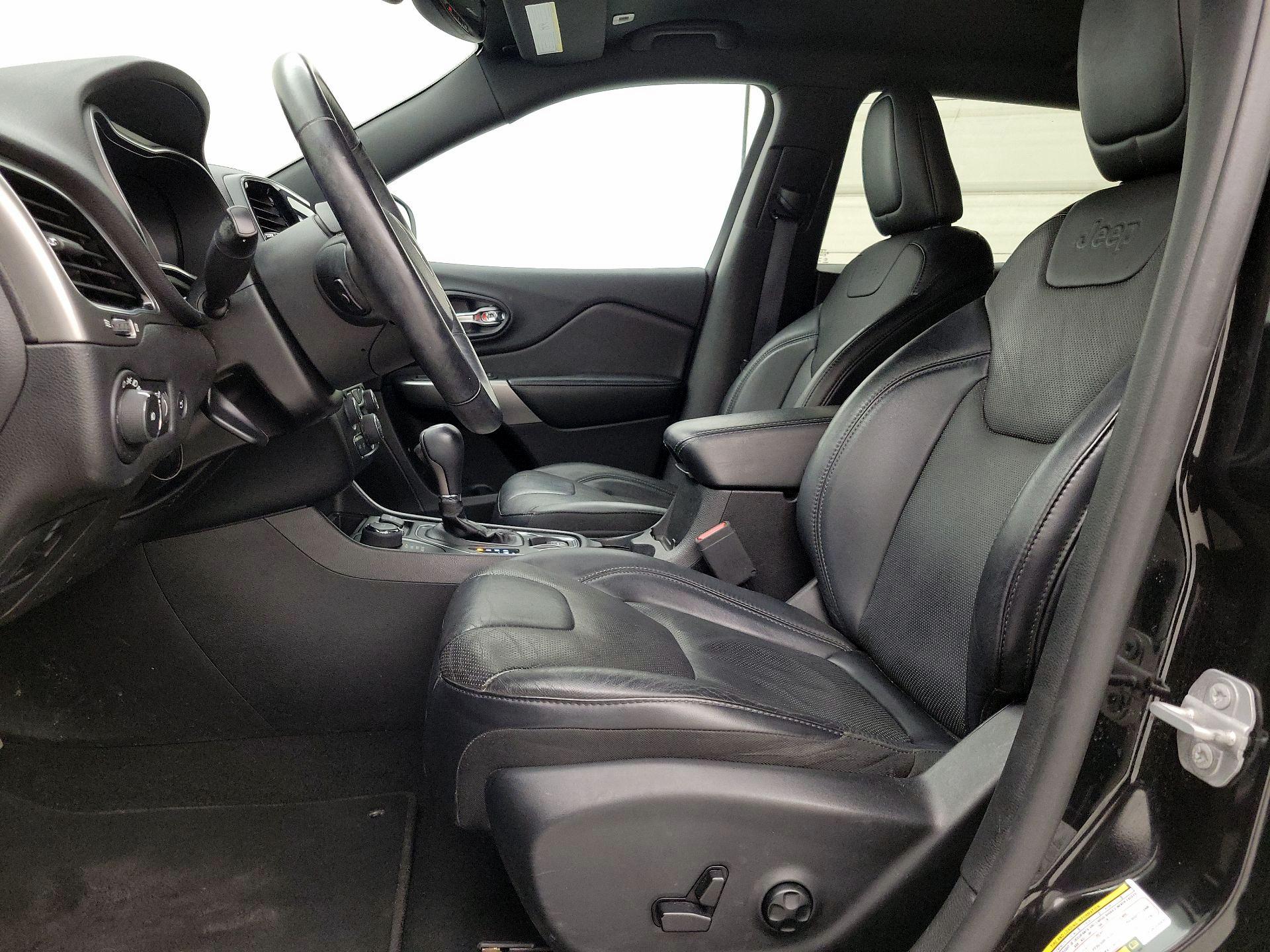 Thumbnail: 2019 Jeep Cherokee - 11