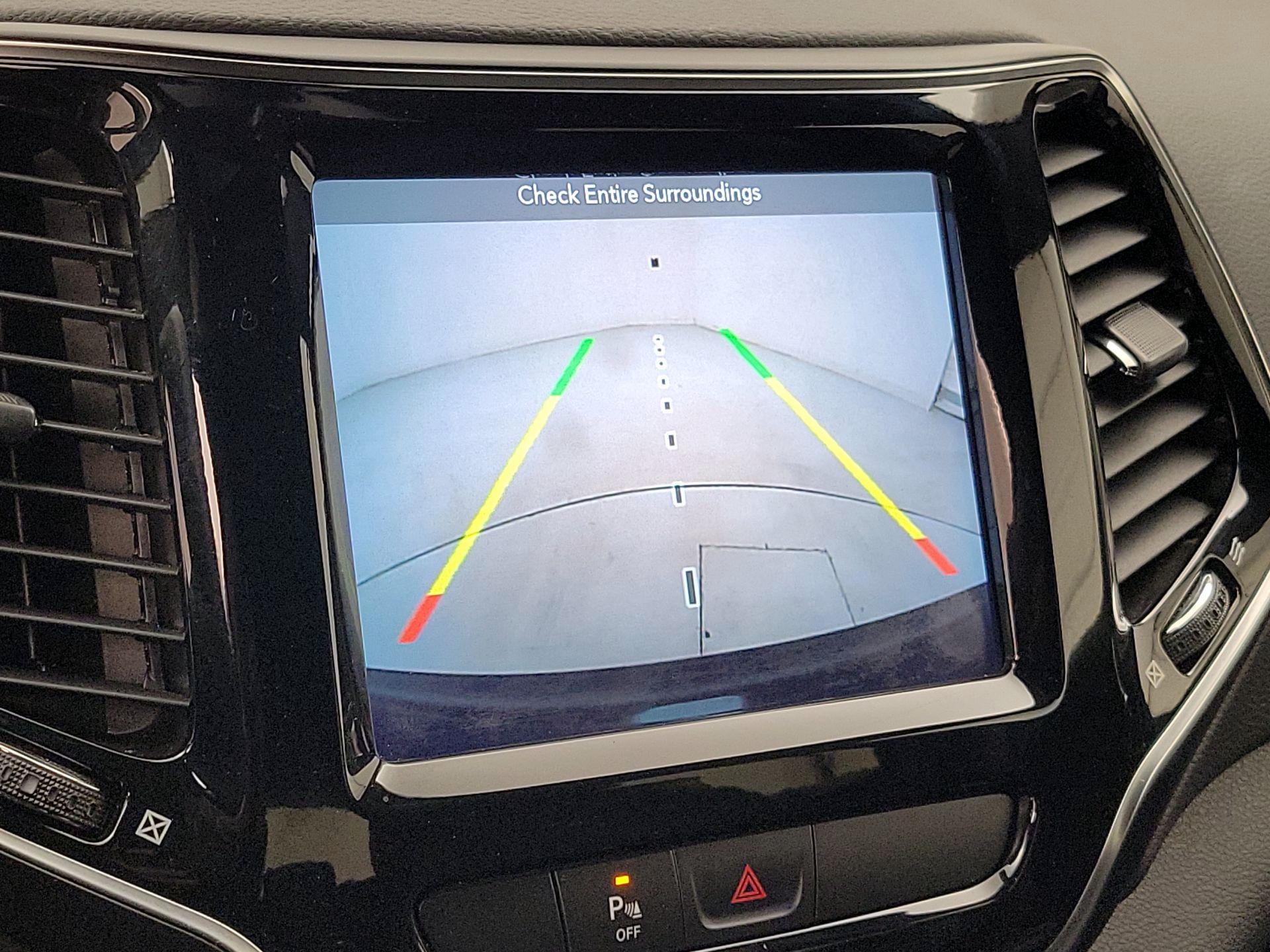 Thumbnail: 2019 Jeep Cherokee - 15