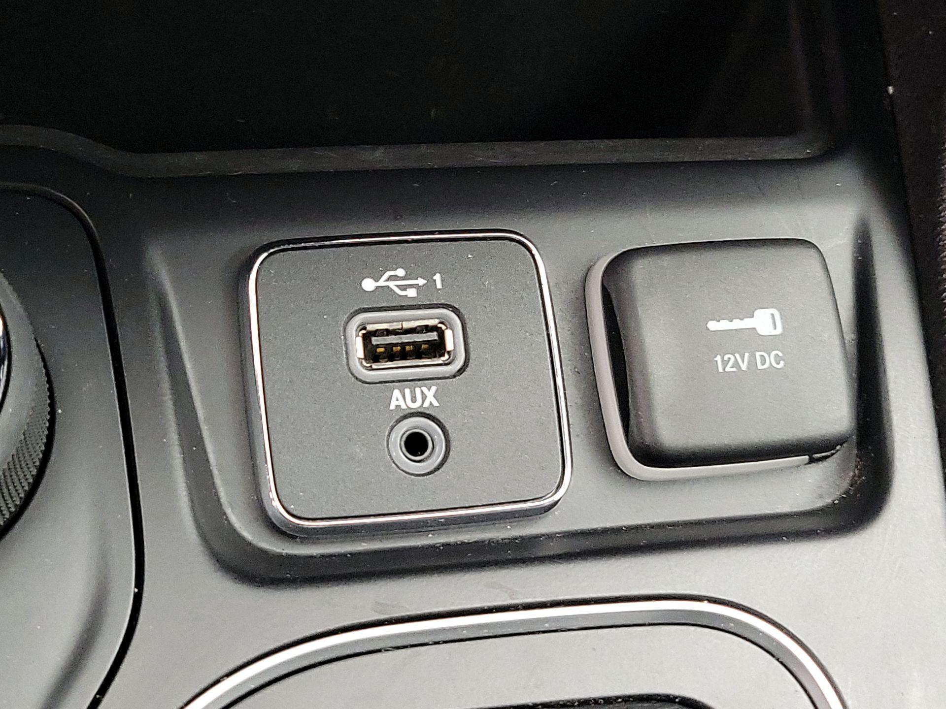 Thumbnail: 2019 Jeep Cherokee - 19