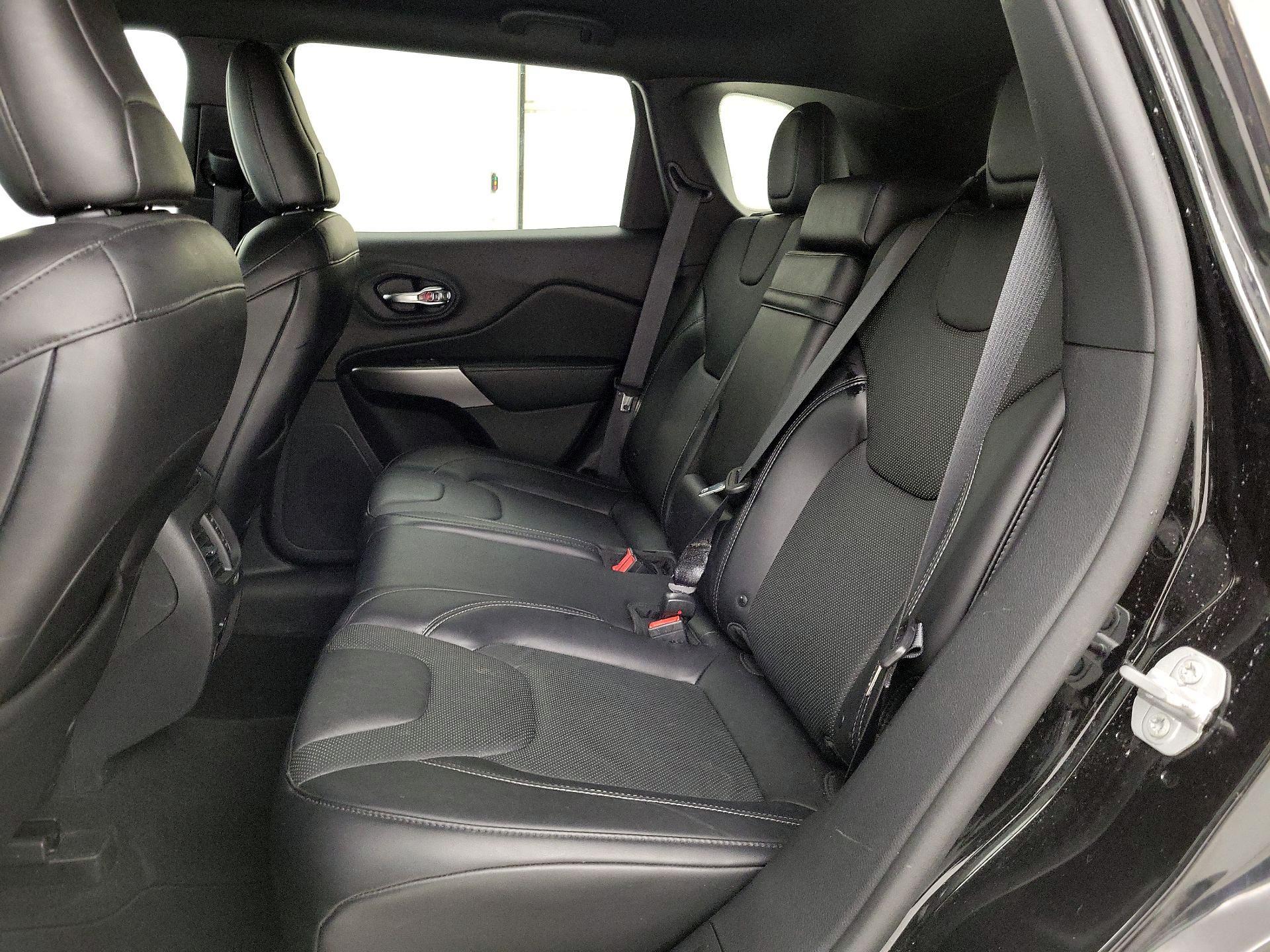 Thumbnail: 2019 Jeep Cherokee - 20