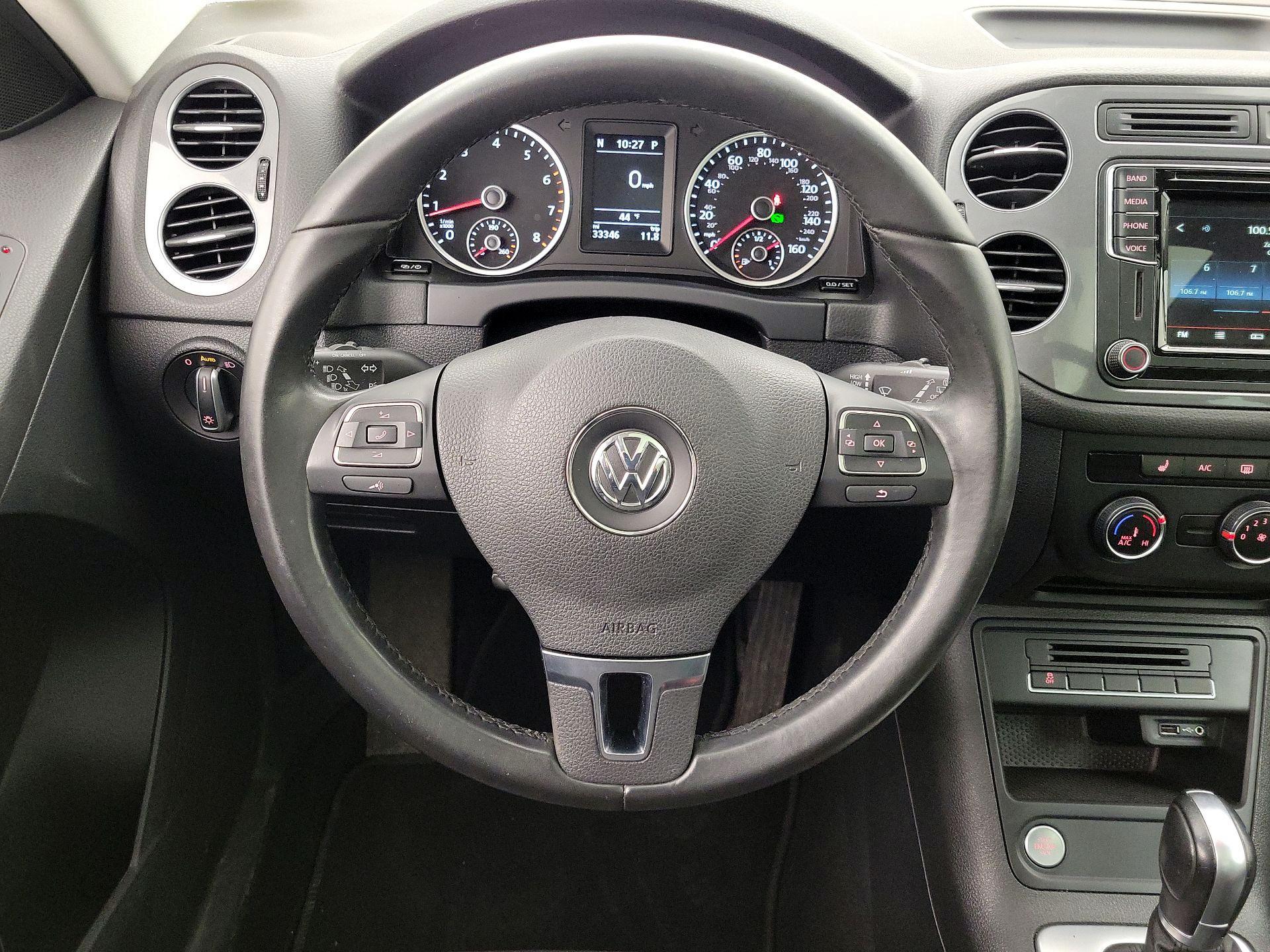 Thumbnail: 2017 Volkswagen Tiguan - 10