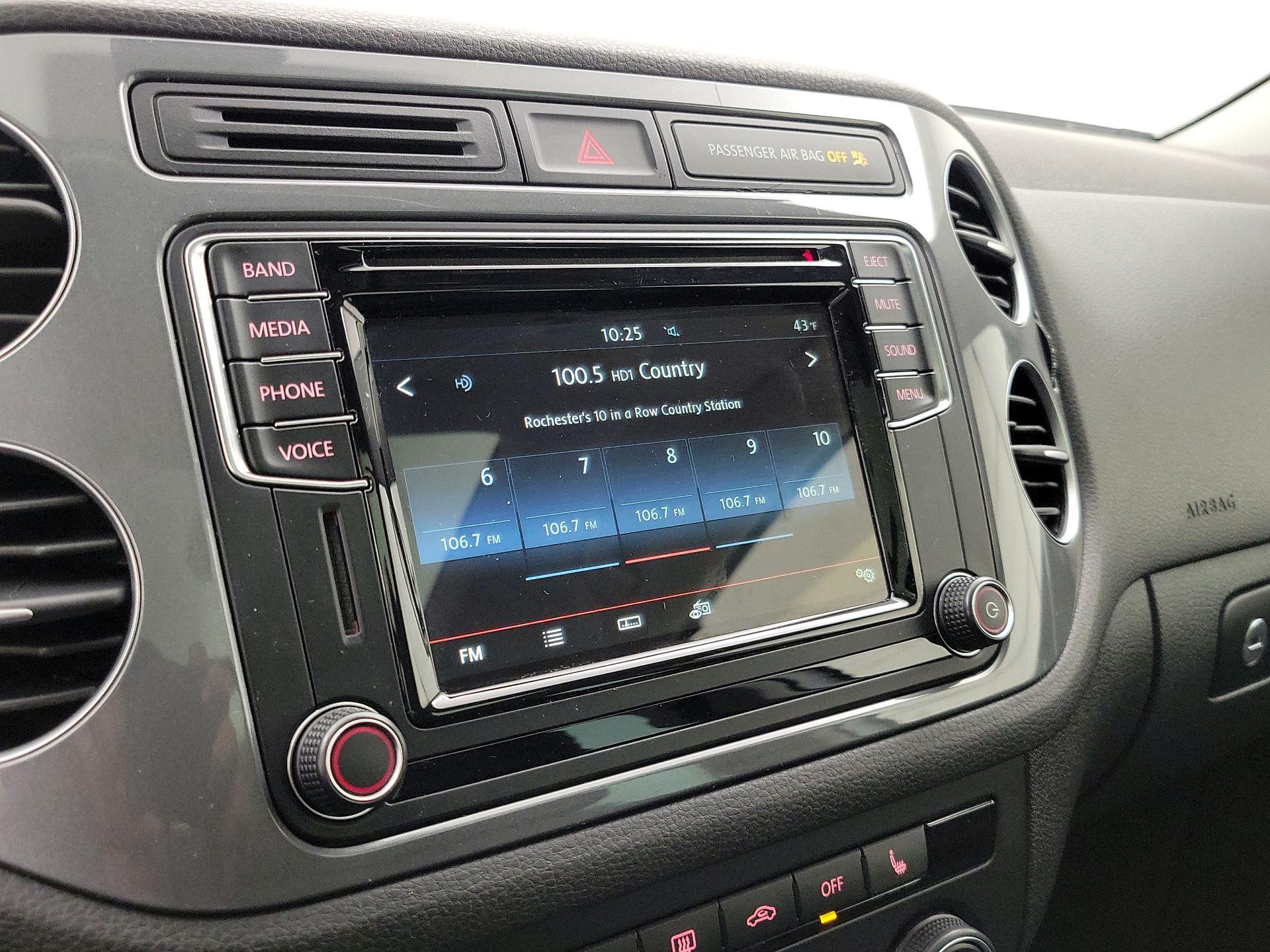 Thumbnail: 2017 Volkswagen Tiguan - 15