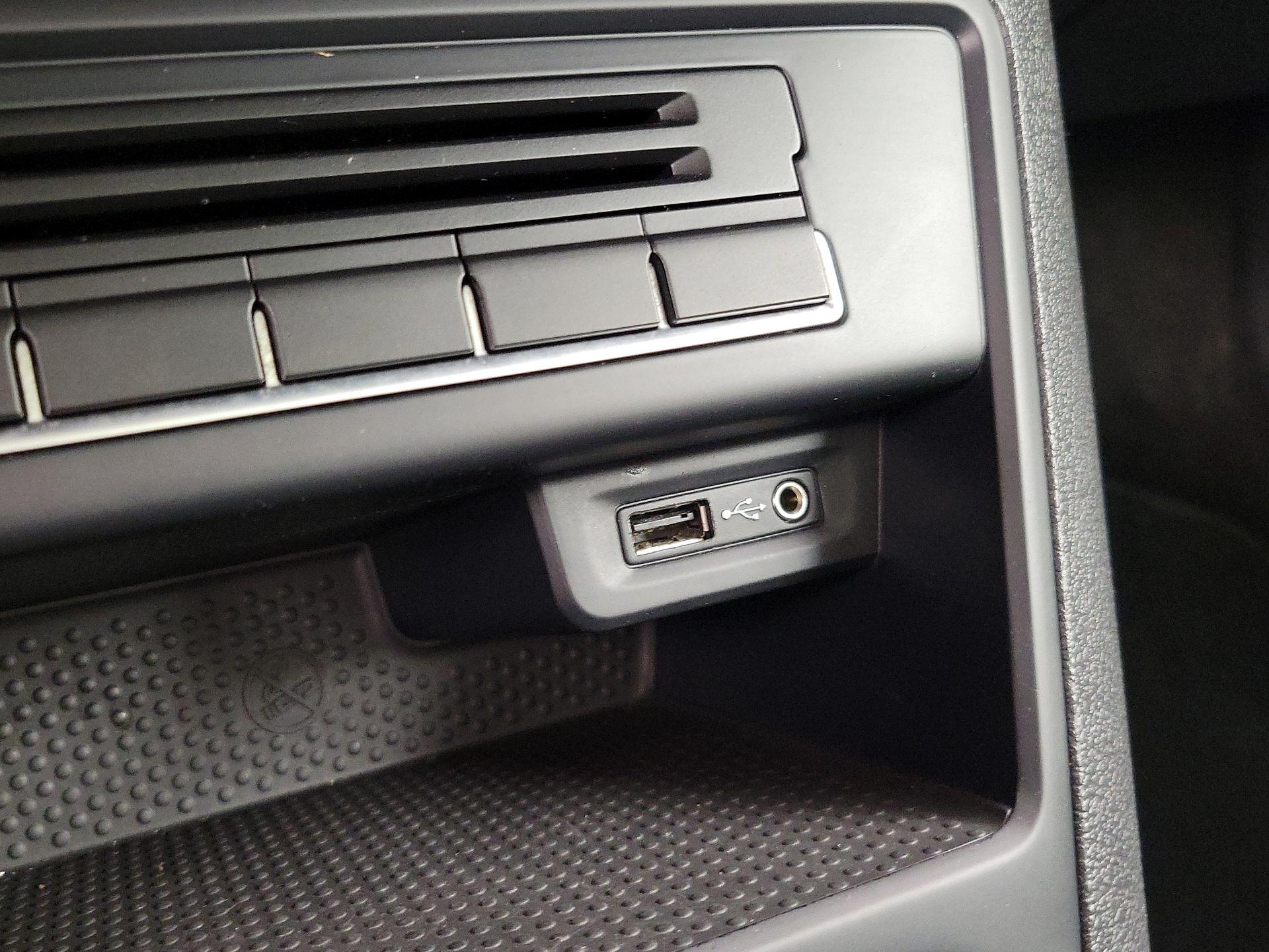 Thumbnail: 2017 Volkswagen Tiguan - 18