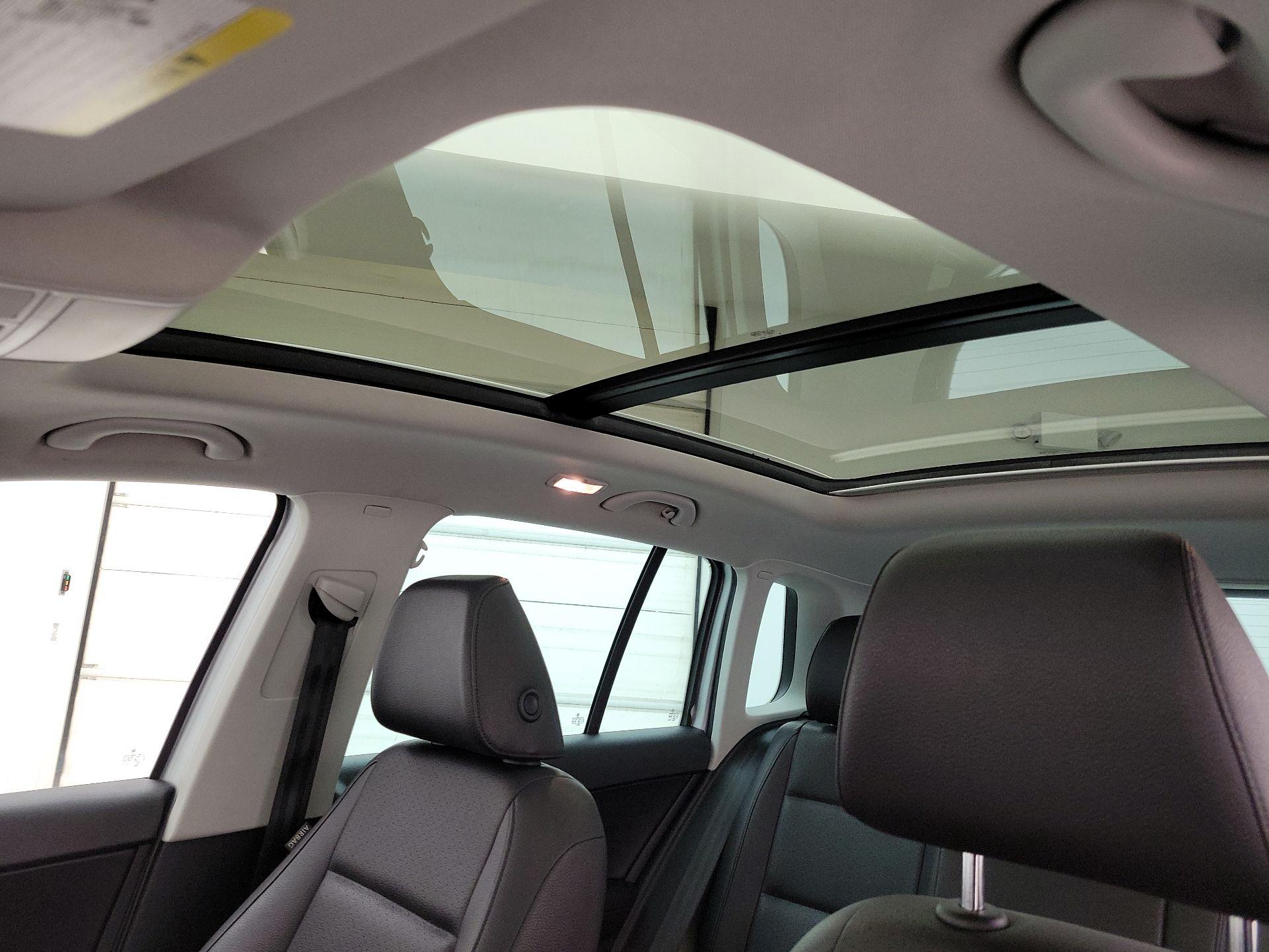 Thumbnail: 2017 Volkswagen Tiguan - 19