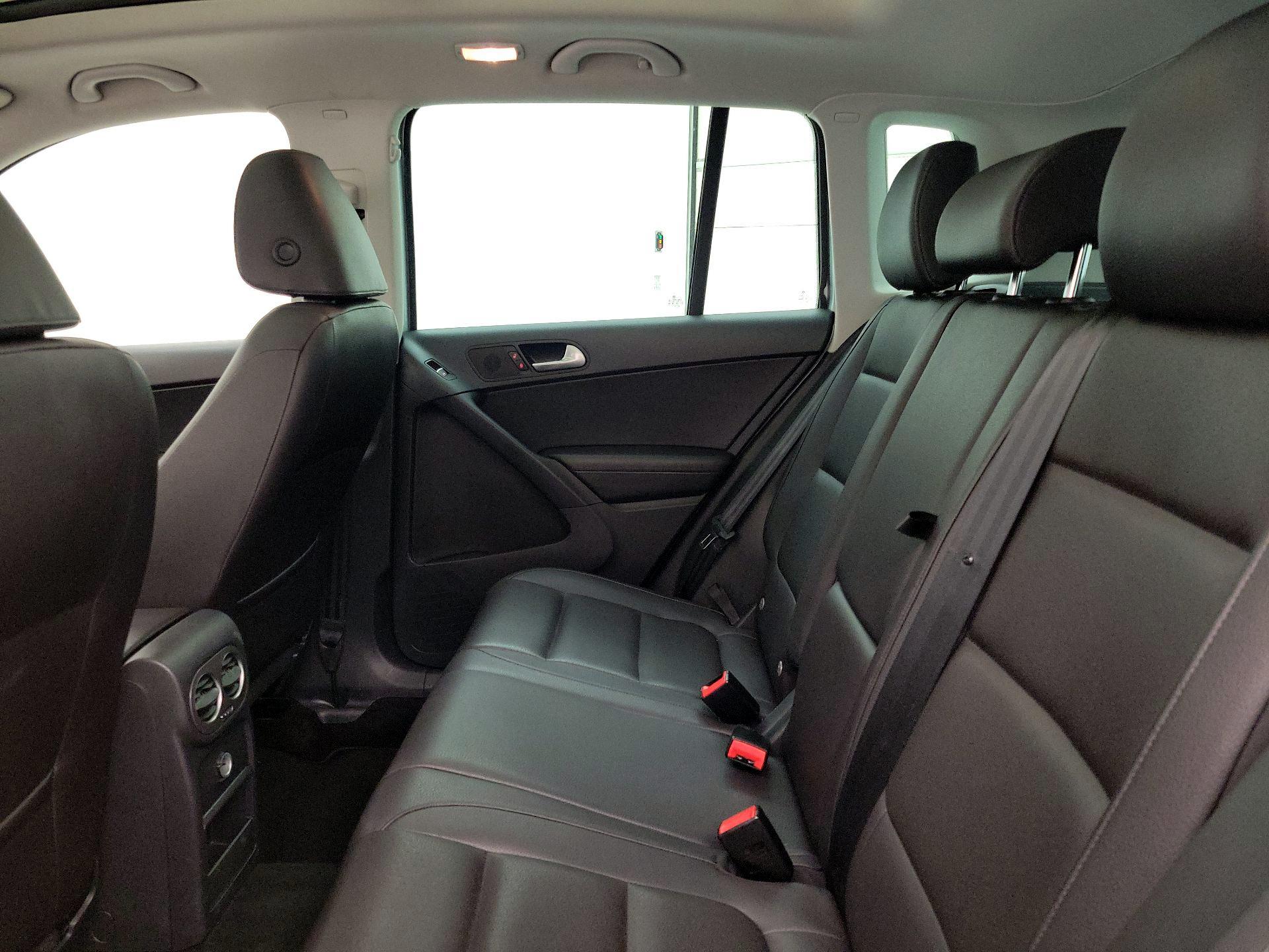 Thumbnail: 2017 Volkswagen Tiguan - 20