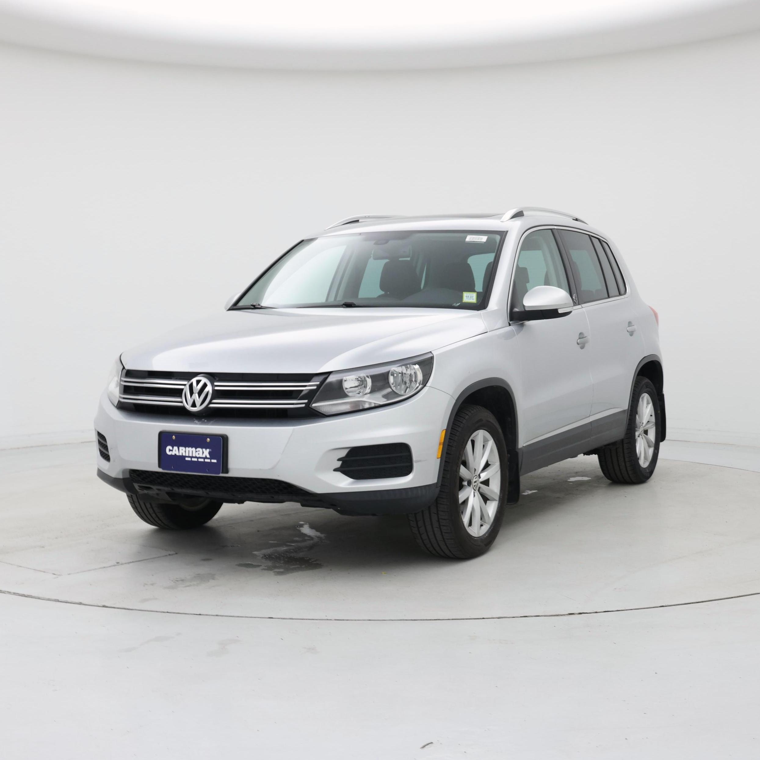 Thumbnail: 2017 Volkswagen Tiguan - 4