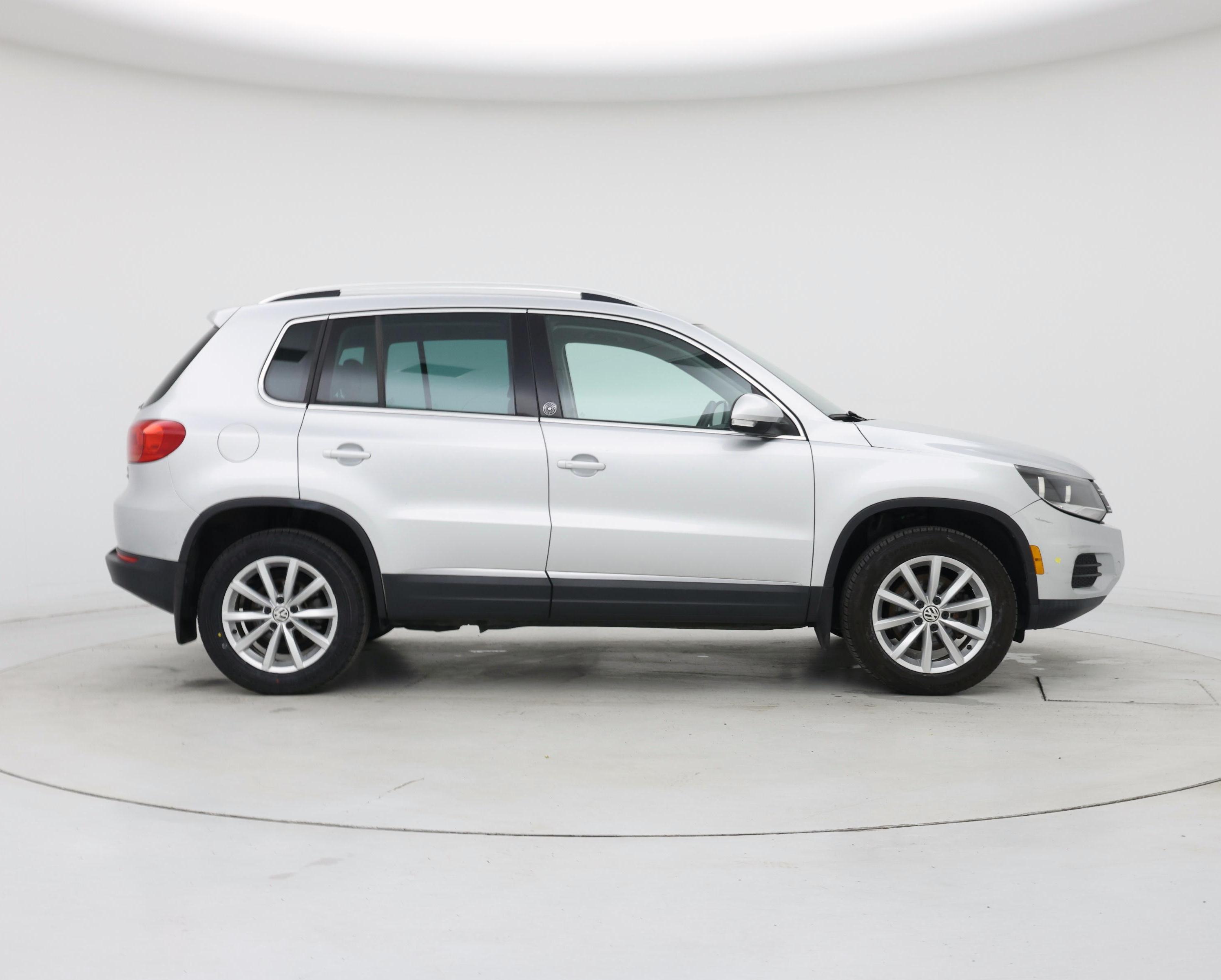 Thumbnail: 2017 Volkswagen Tiguan - 7