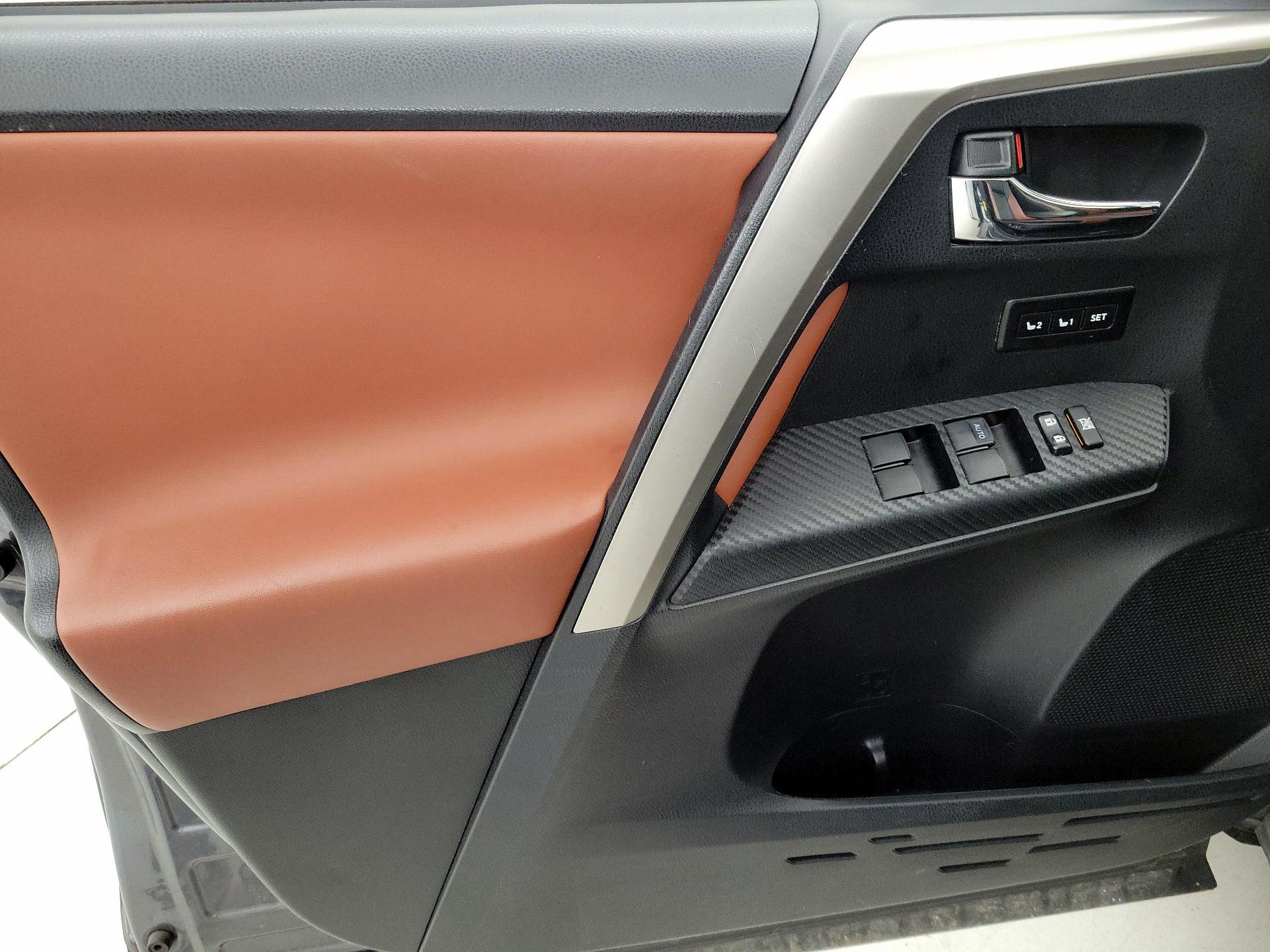 Thumbnail: 2015 Toyota RAV4 - 12