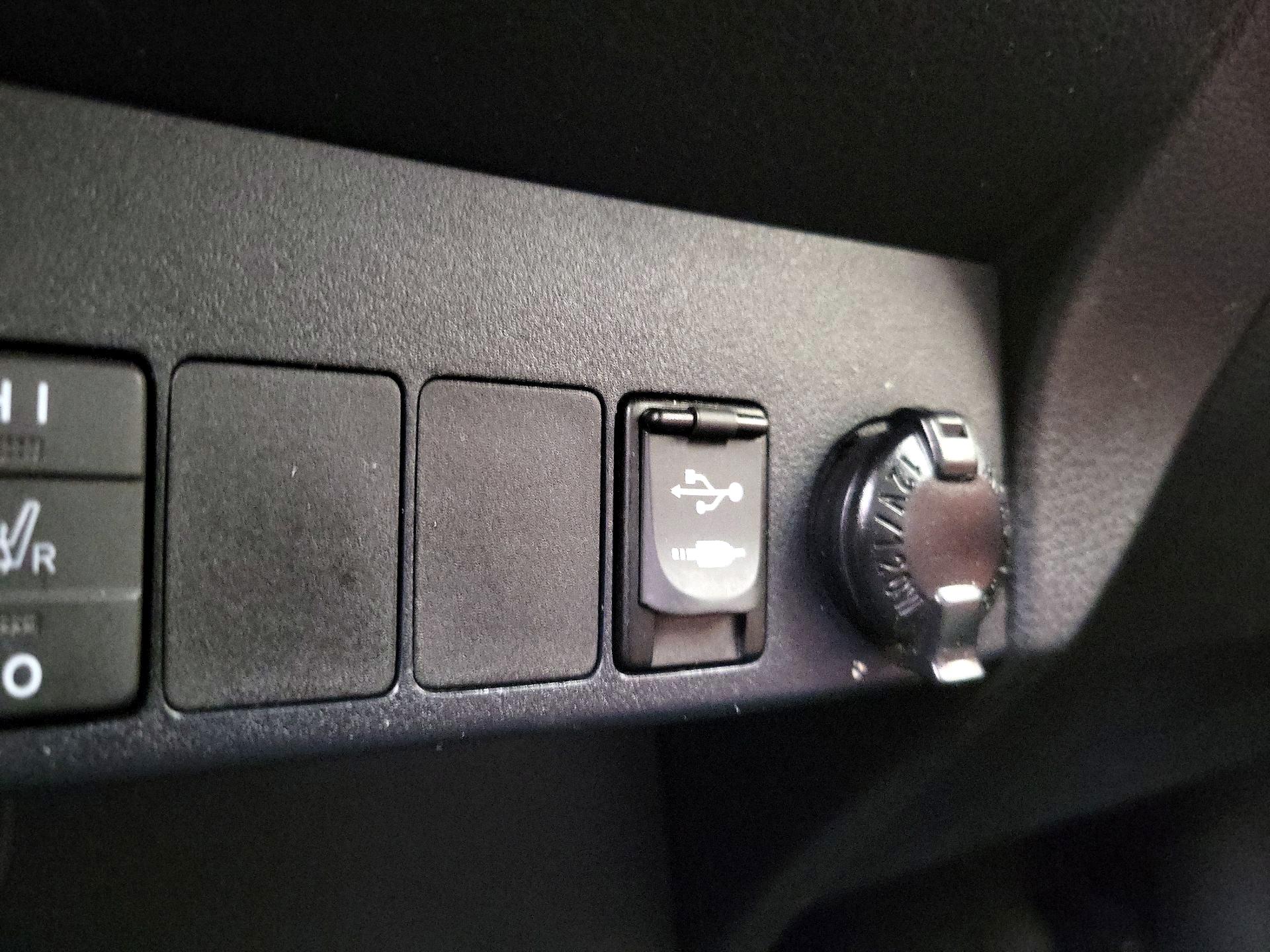 Thumbnail: 2015 Toyota RAV4 - 19